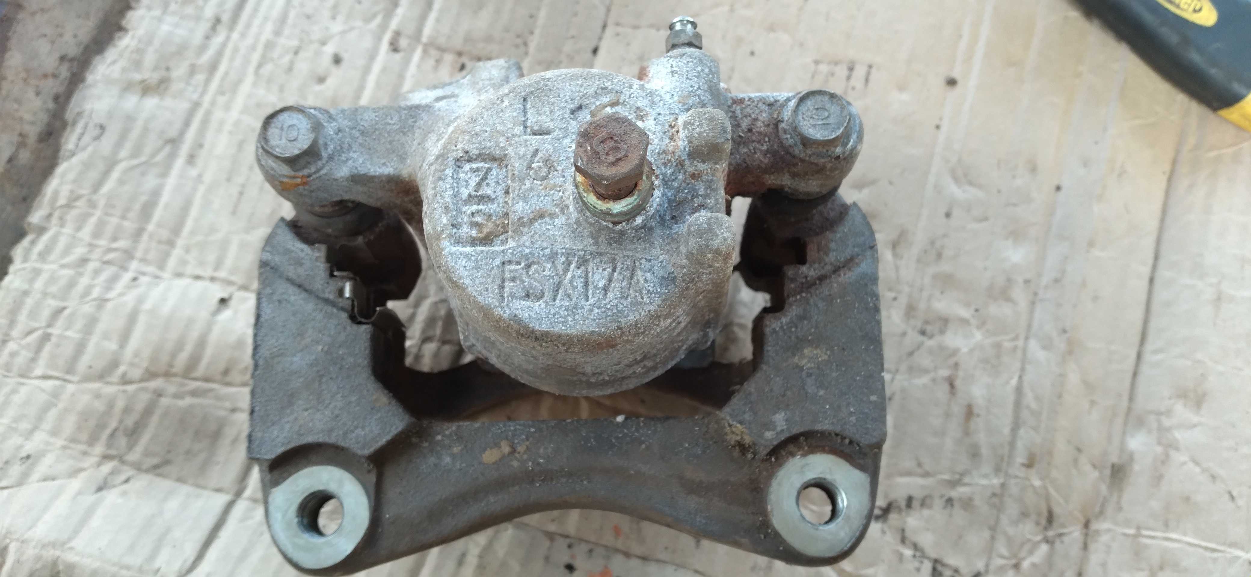 Pinca diant esquerda mitsubishi tr4 2007 automático 3