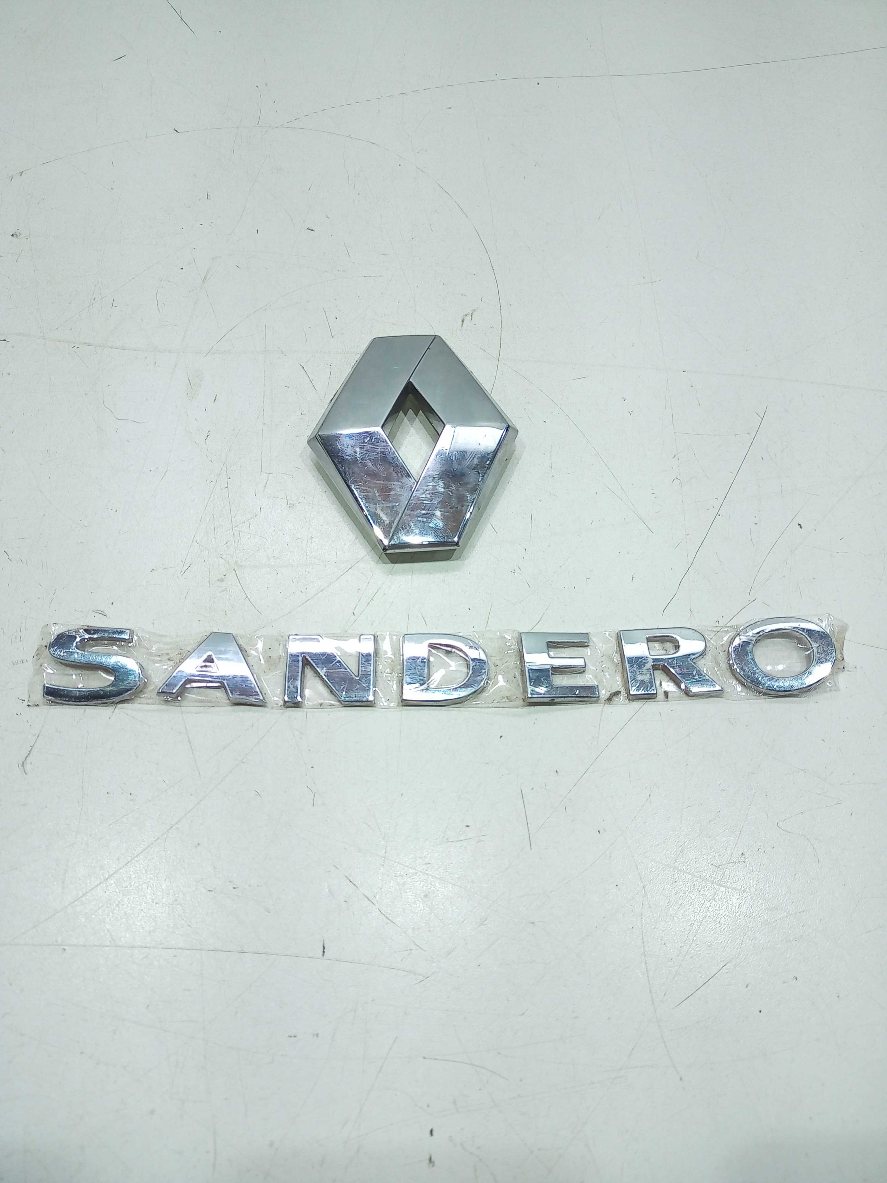 Emblema Traseiro Renault Sandero 2013 1