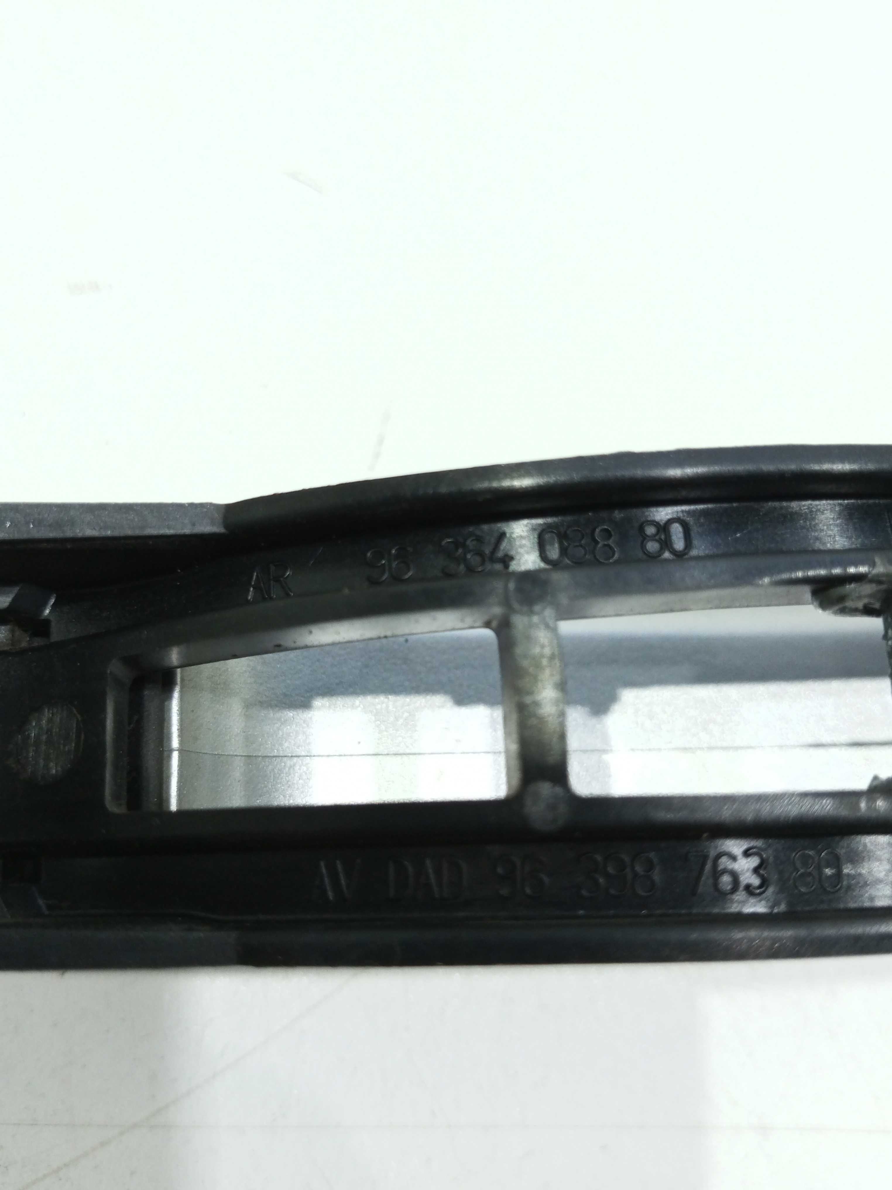 Maçaneta Externa Porta Dianteira Direita Peugeot 307 2004 4