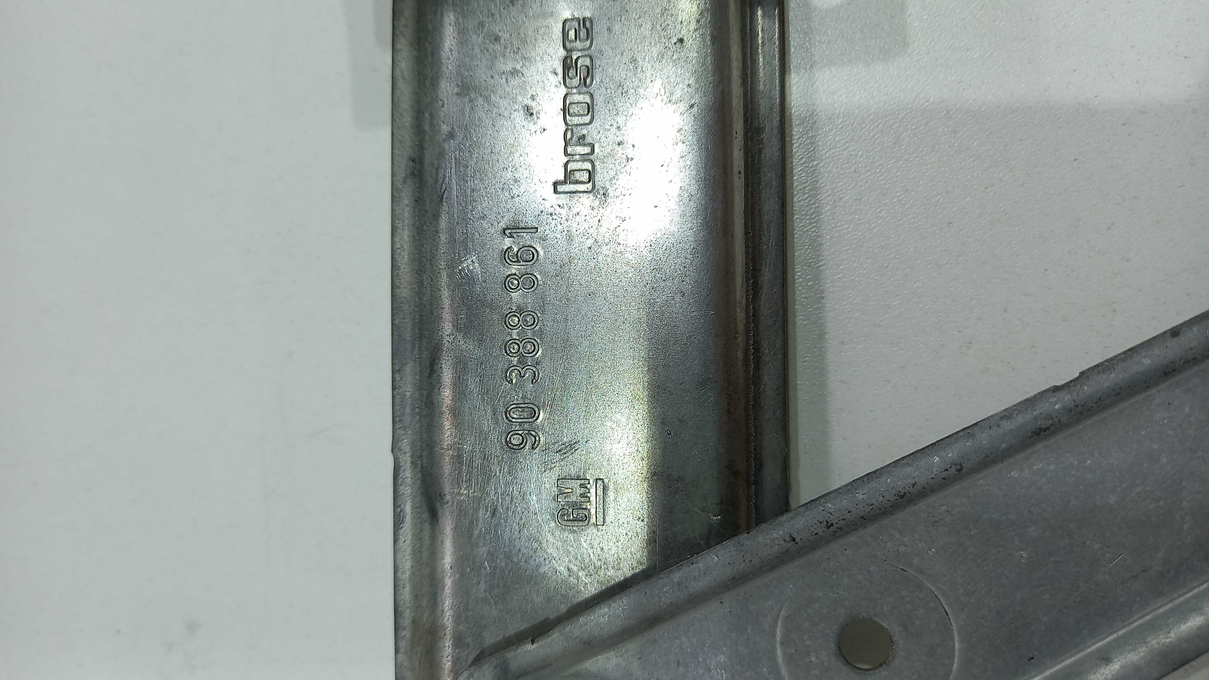 Maquina De Vidro Manual Dianteira Esquerda Corsa 99 À 2001 4