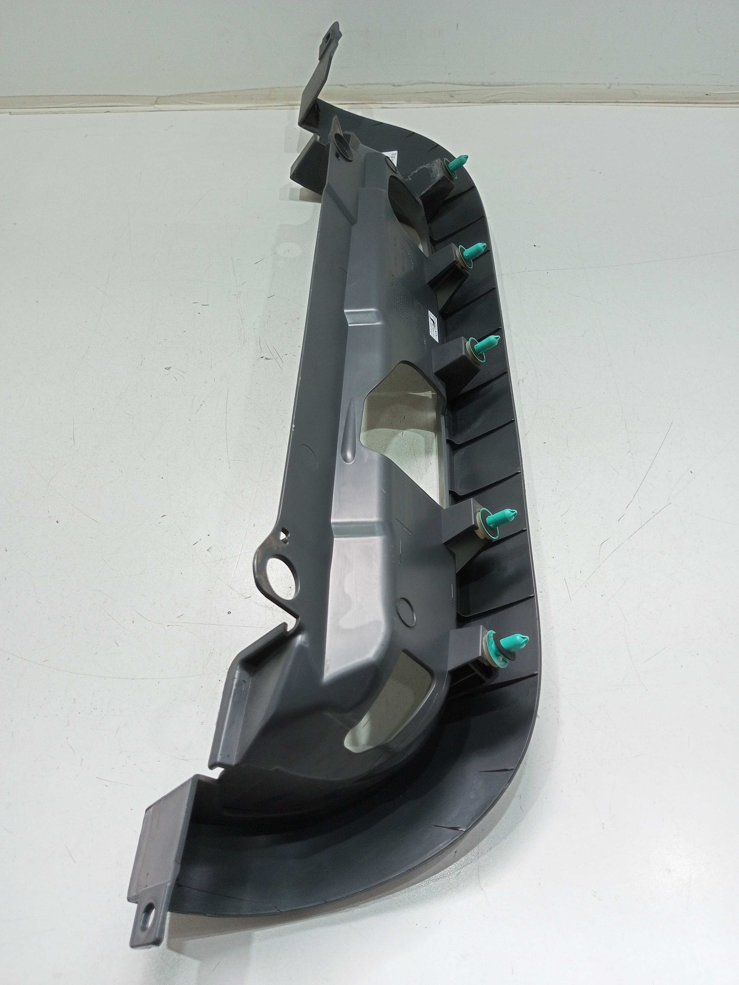 Moldura Da Lanterna Traseira Esquerda Fiat Fiorino 1.4 2021 4