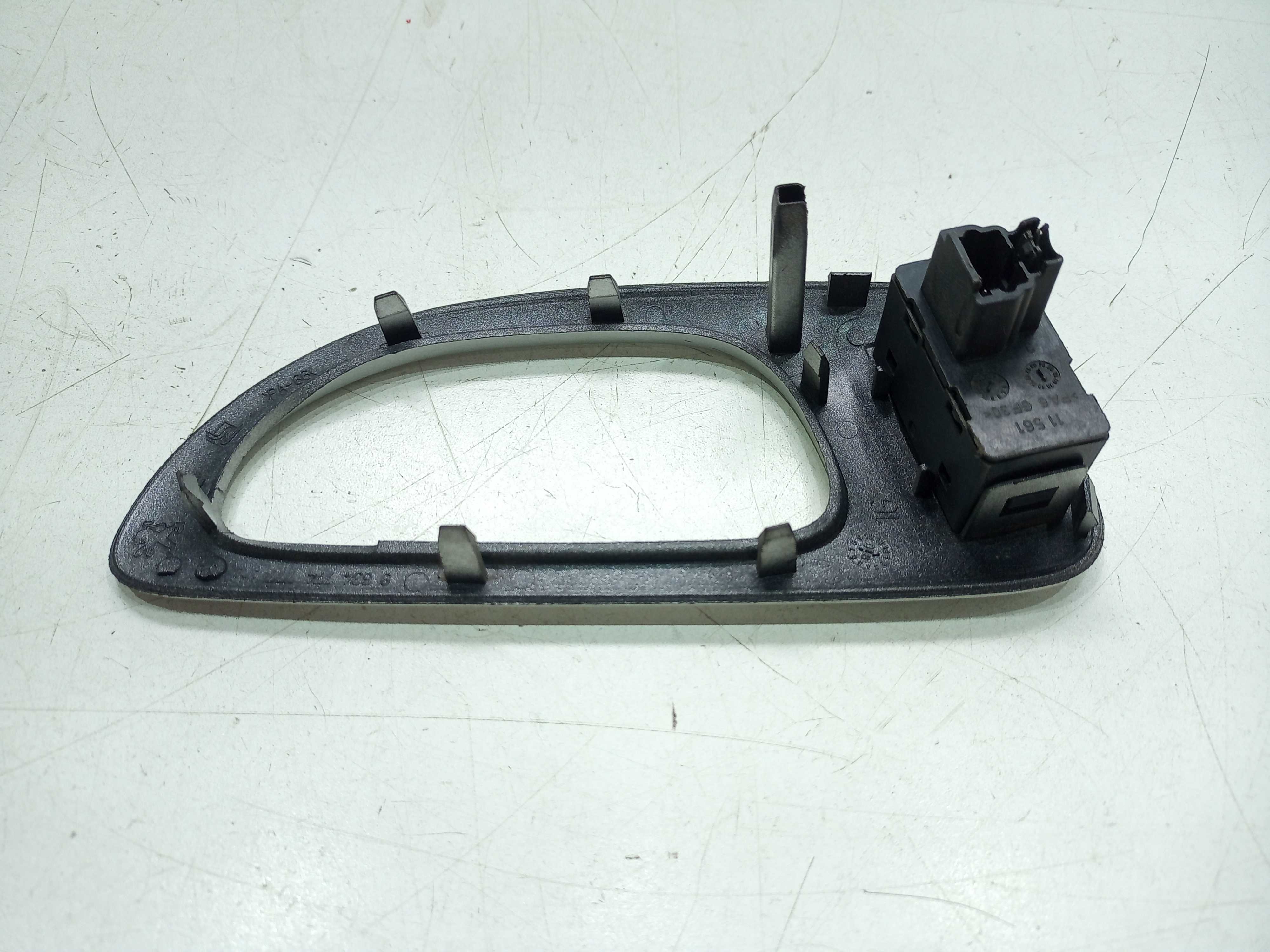 Moldura Com Botão Vidro Traseiro Esquerdo Peugeot 307 3