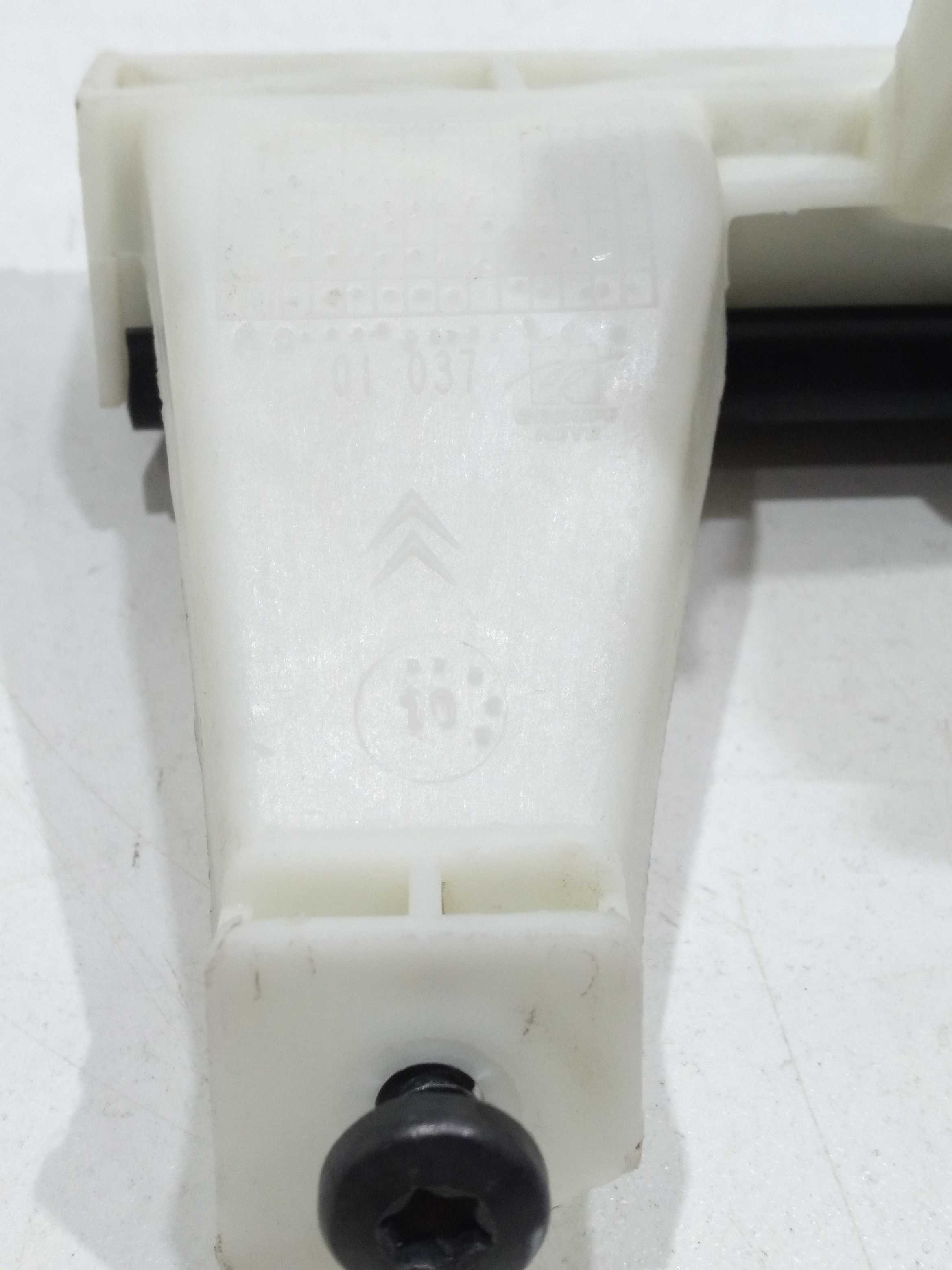 Guia Do Vidro Porta Traseira Esquerda Citroën C3 Glx 2011 4