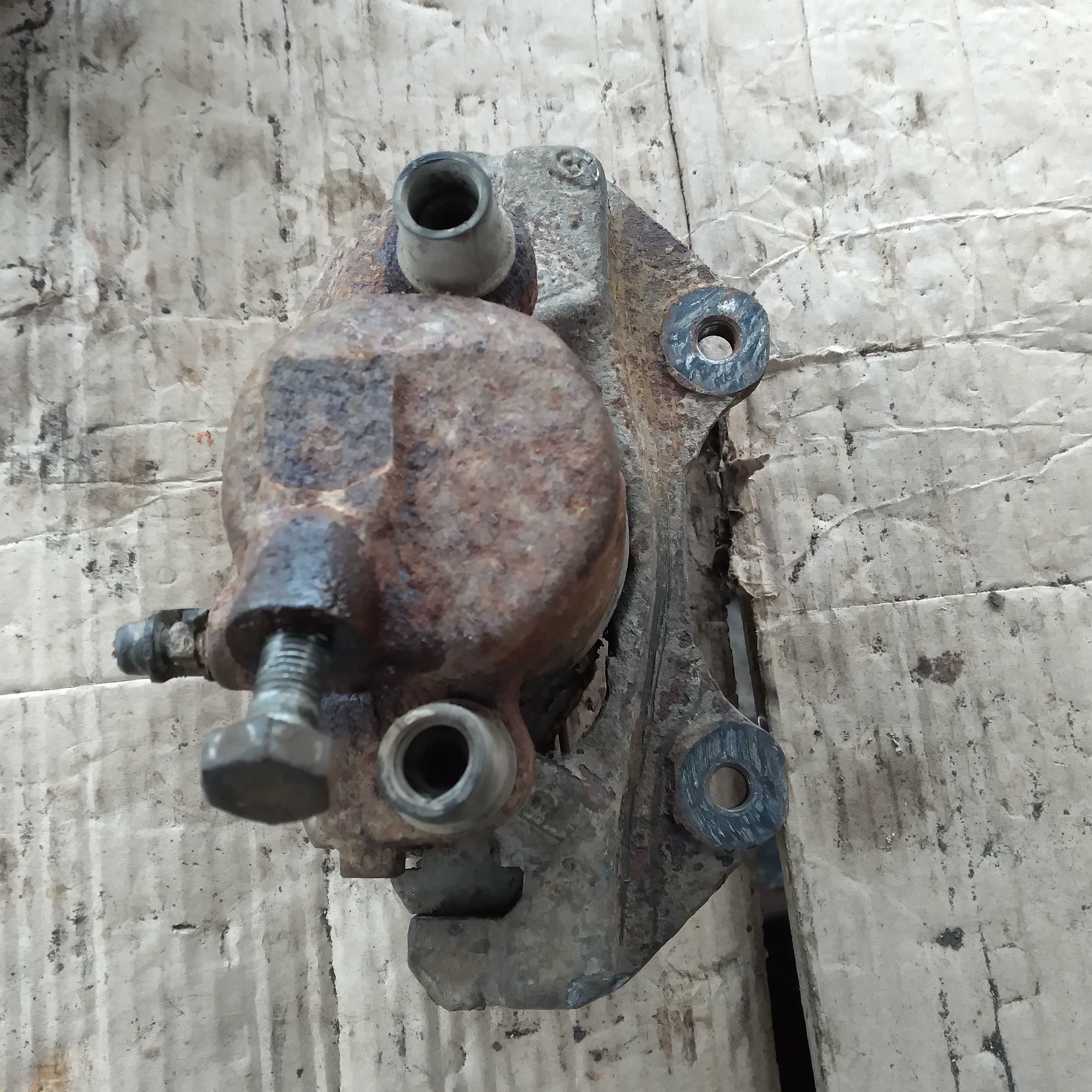 Pinça de freio dianteiro esquerdo fiat uno 98 3