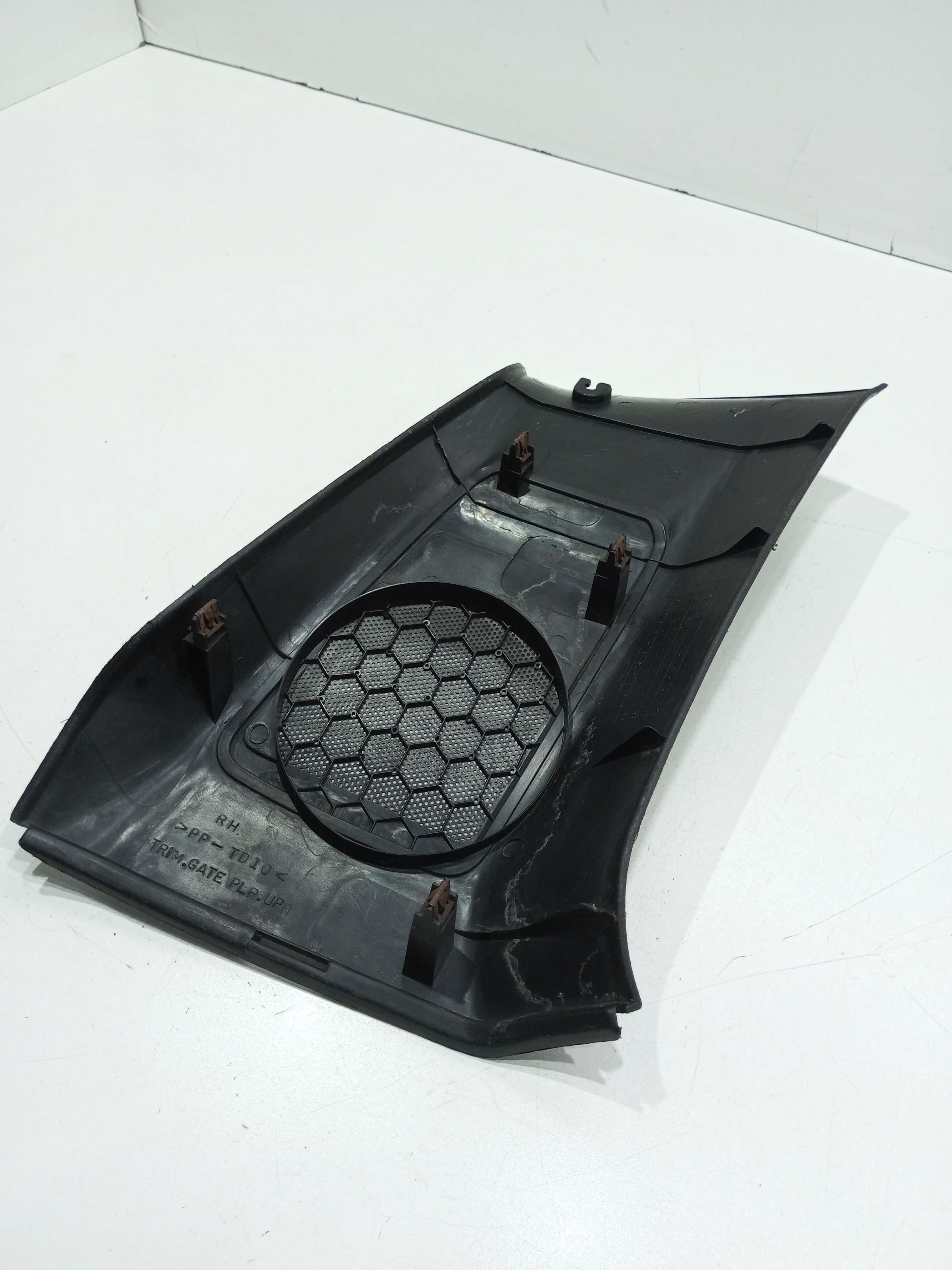 Moldura Traseira Direita Mitsubishi Pajero Tr4 2007 5