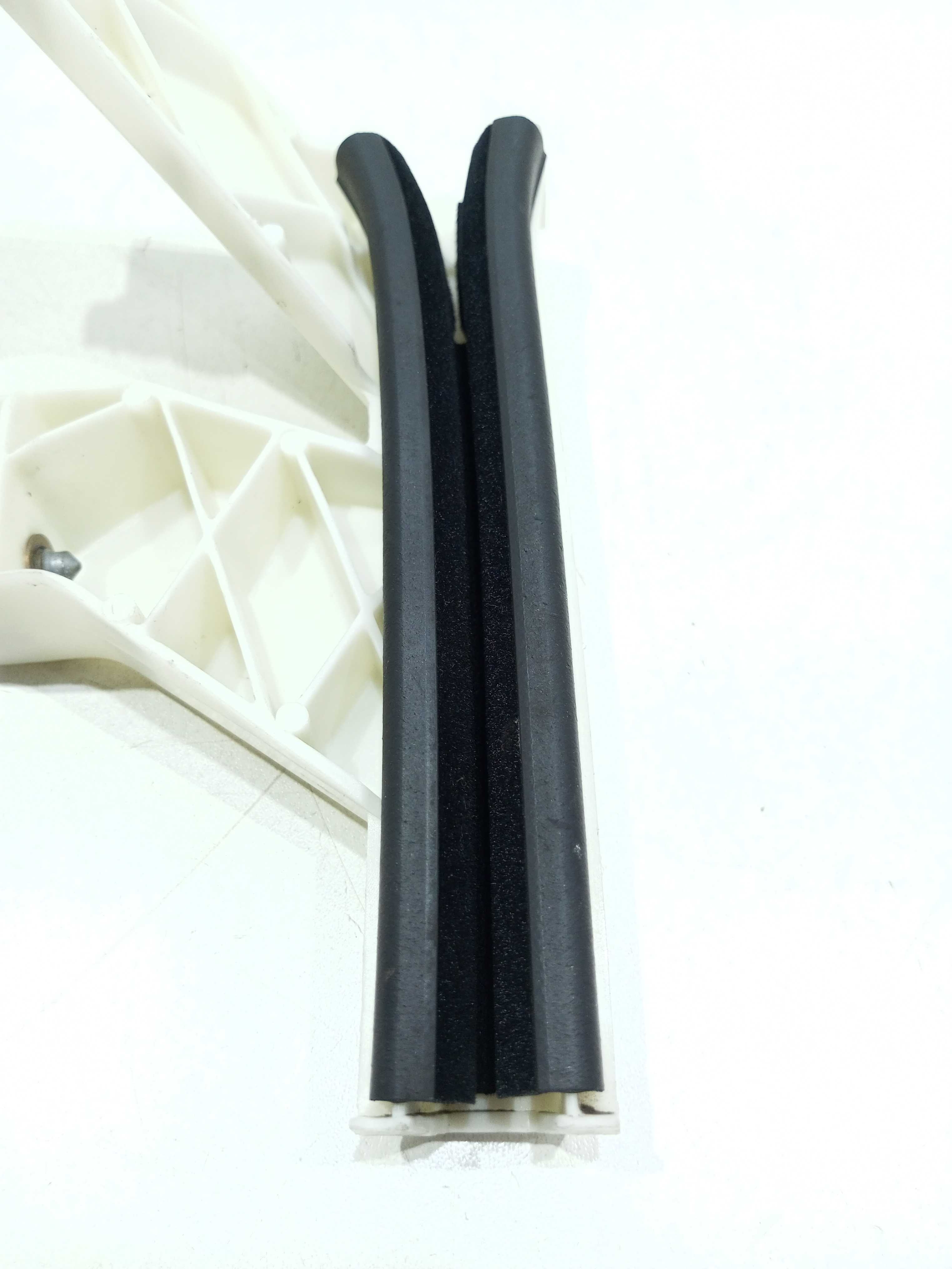 Guia Do Vidro Porta Dianteira Esquerda Peugeot 308 2013 2