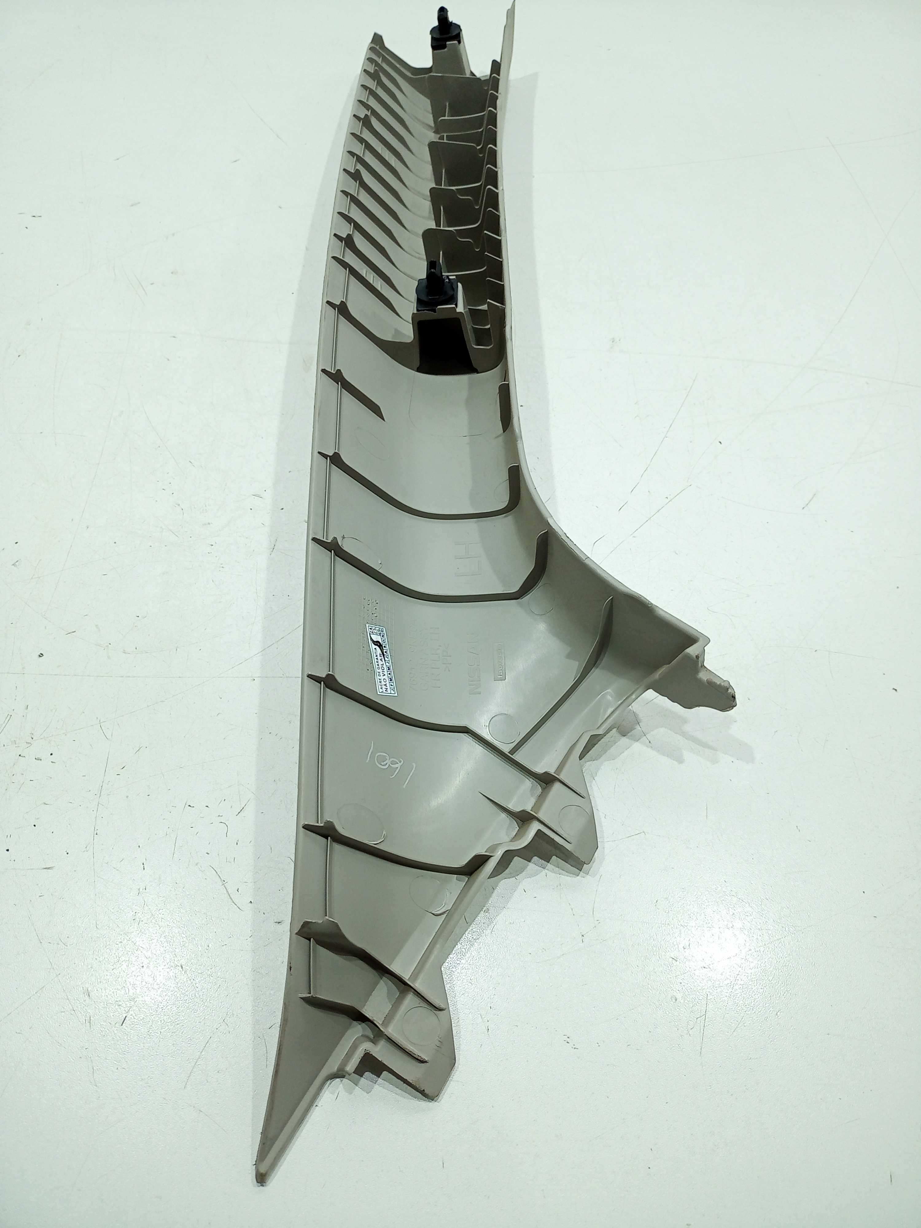 Moldura Coluna Parabrisa Lado Esquerdo Nissan Versa 2019 3