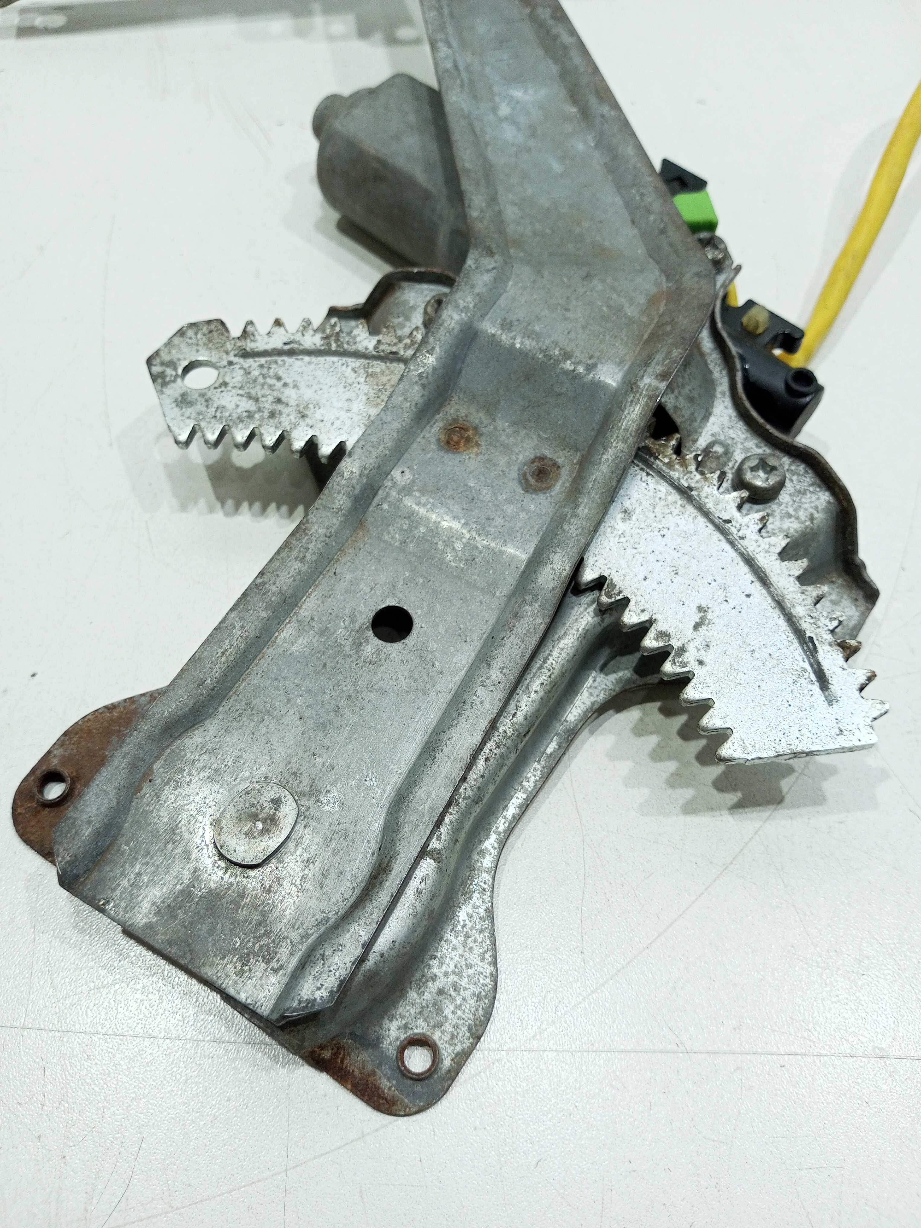 Máquina De Vidro Traseira Esquerda Pajero Tr4 2007 2