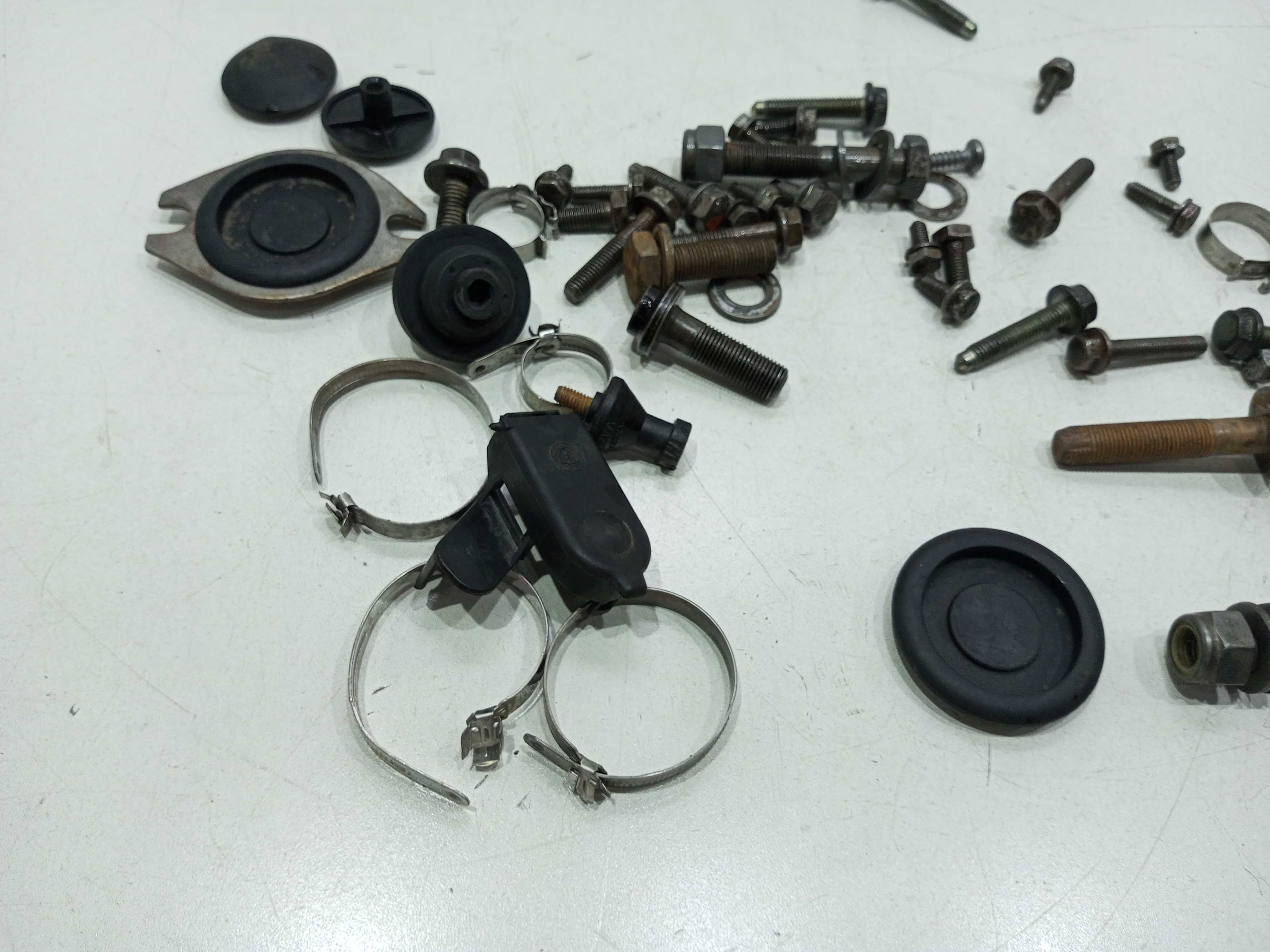 Parafusos Avulsos Strada 1.4 2022 Endurance 2