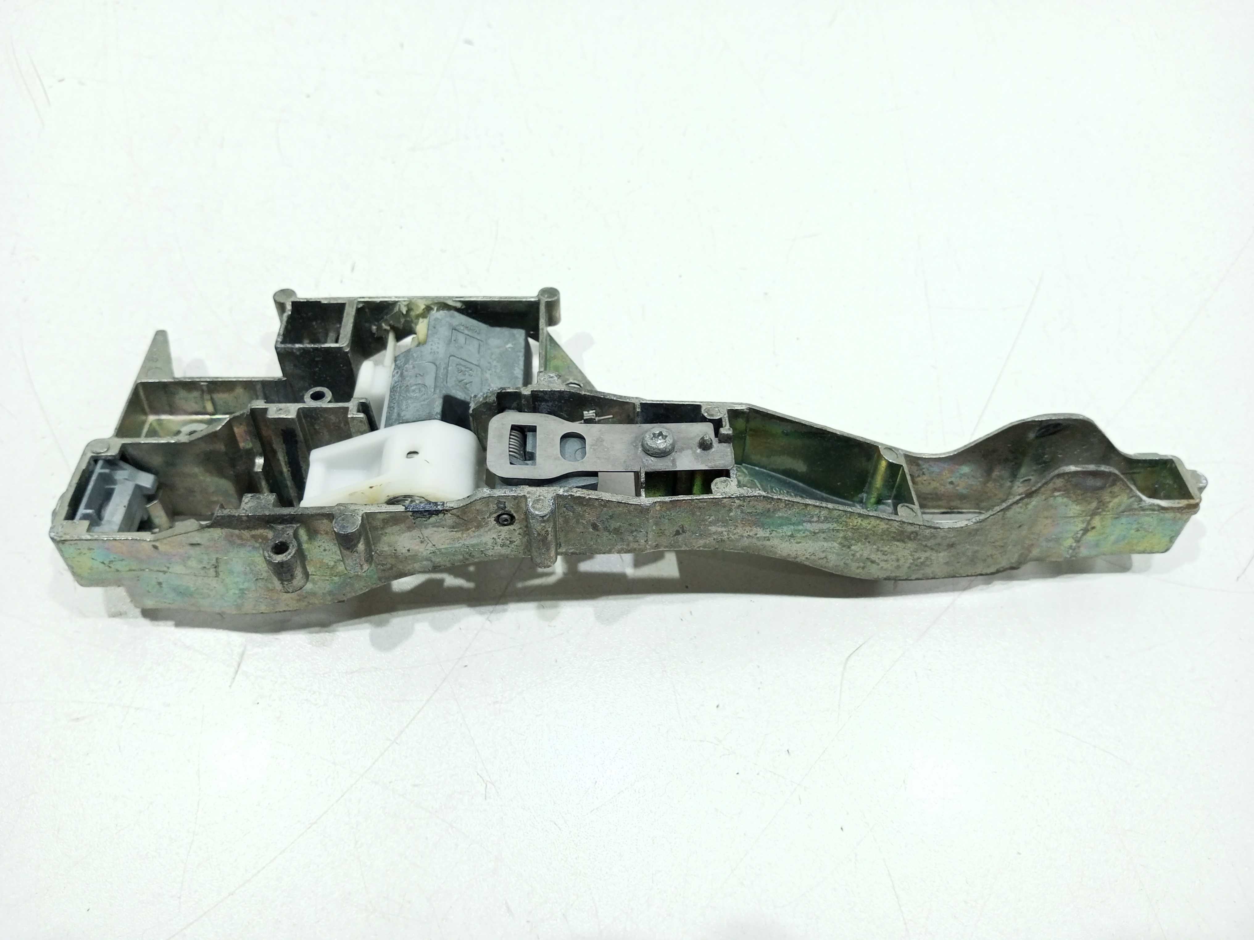 Suporte Maçaneta Externa Porta Dianteira Esq. 308 2013 1