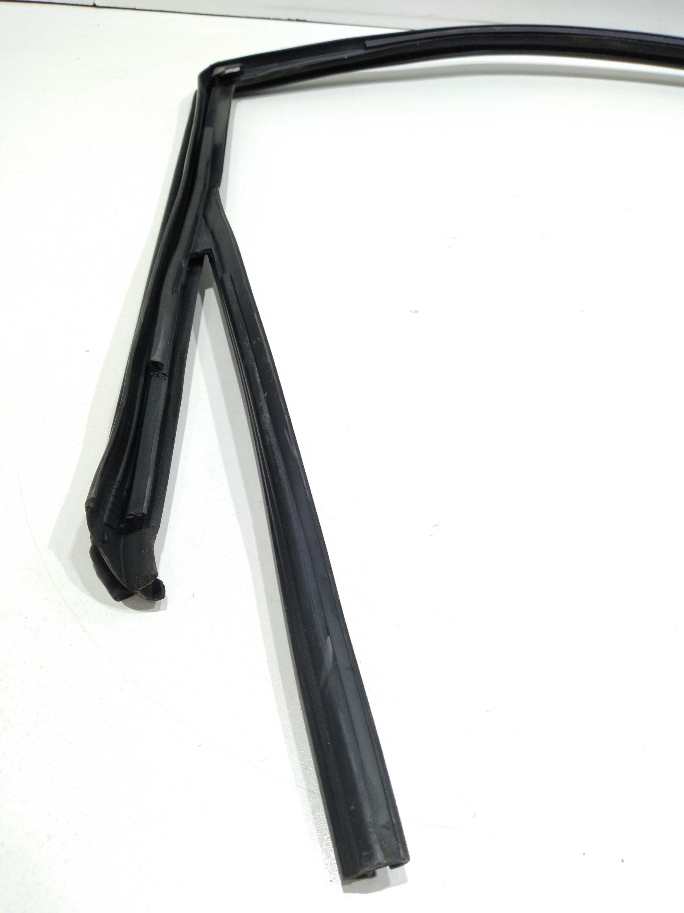 Canaleta Do Vidro Porta Traseira Esquerda Vw Touareg 2005 5