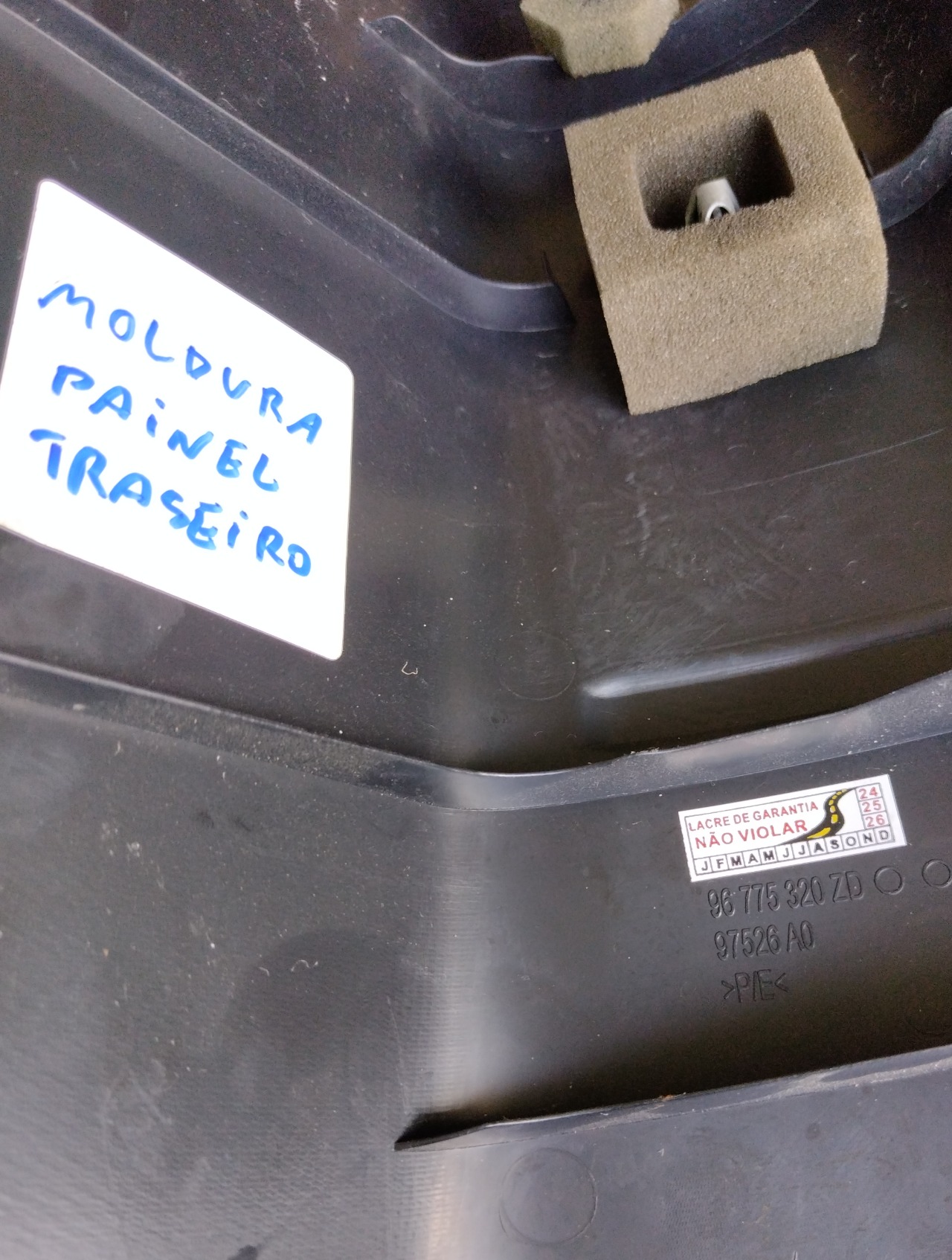 Moldura Acabamento Painel Traseiro C3 2017 96775320zd Preto 4