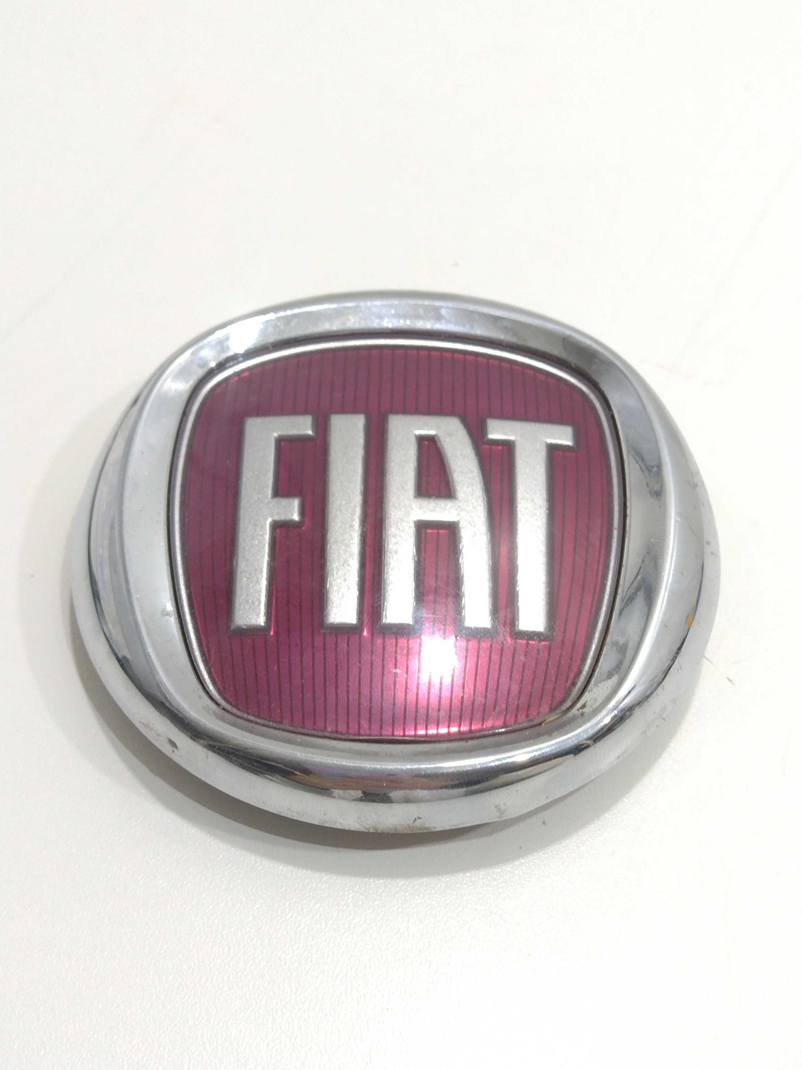 Emblema Fiat Grade Dianteira Strada Hard Working 2018 Vermelho 1