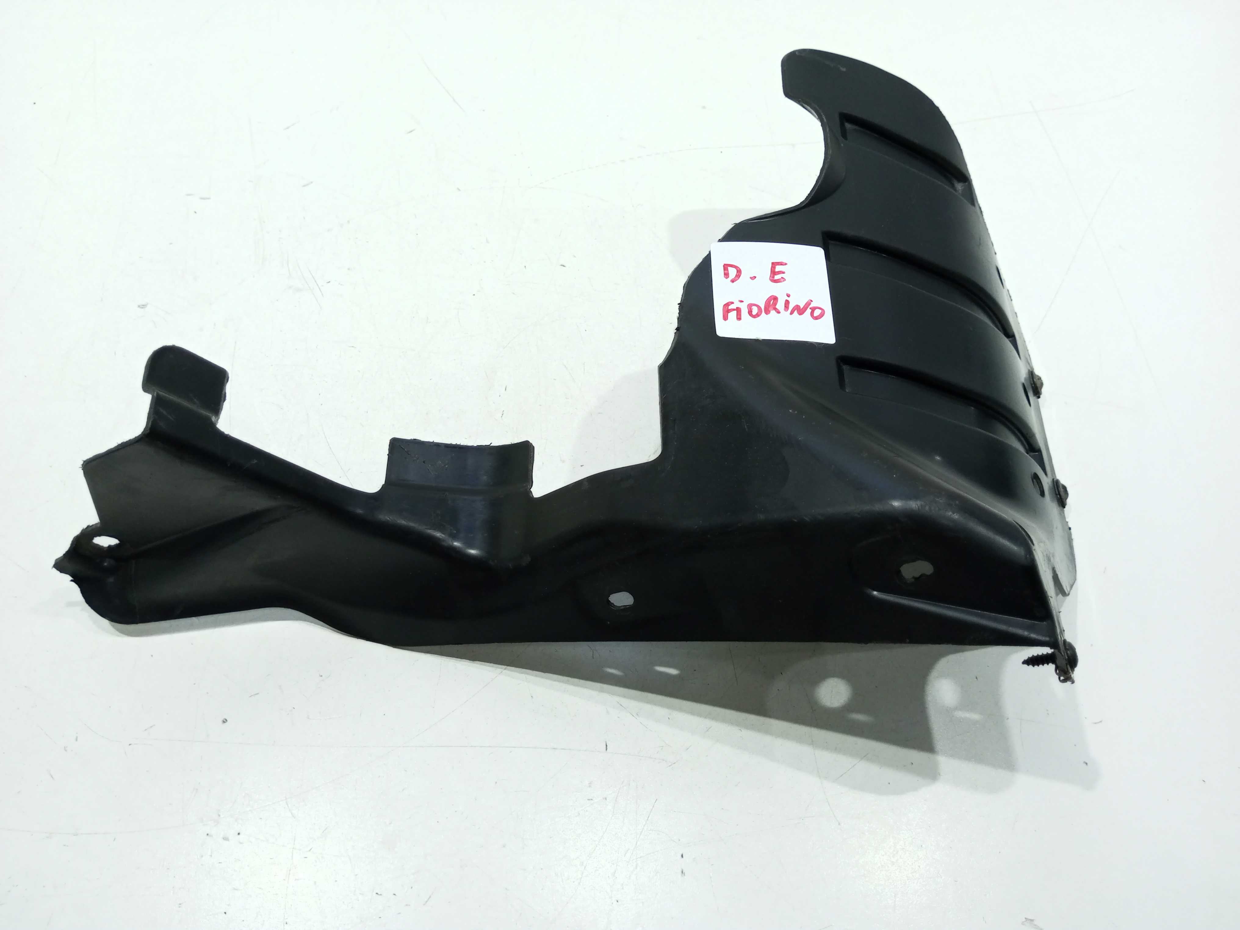 Protetor Inferior Roda Dianteira Esquerda Fiat Fiorino 2021 2
