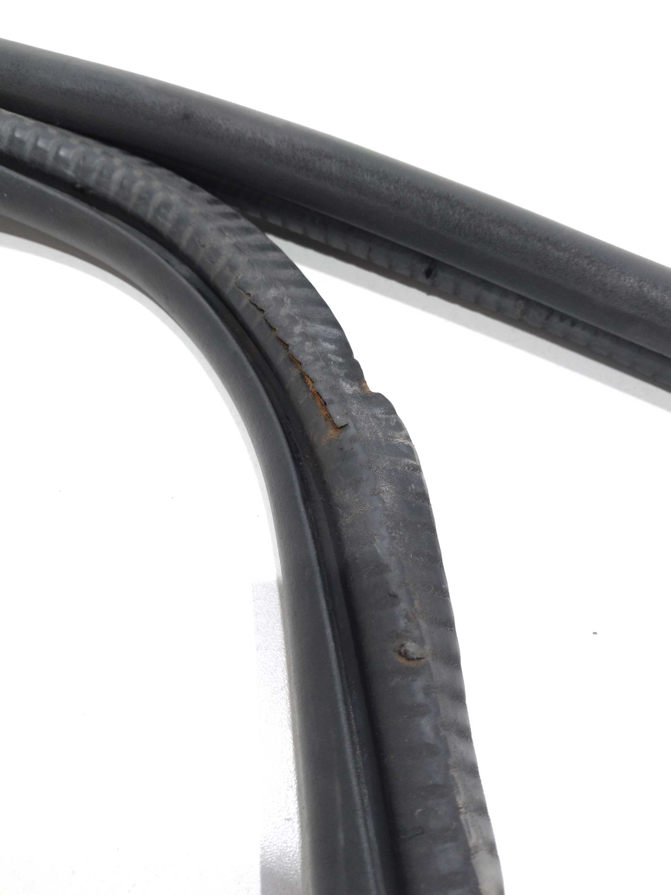 Borrachão Porta Dianteira Esquerda Touareg 4.2 V8 2005 4