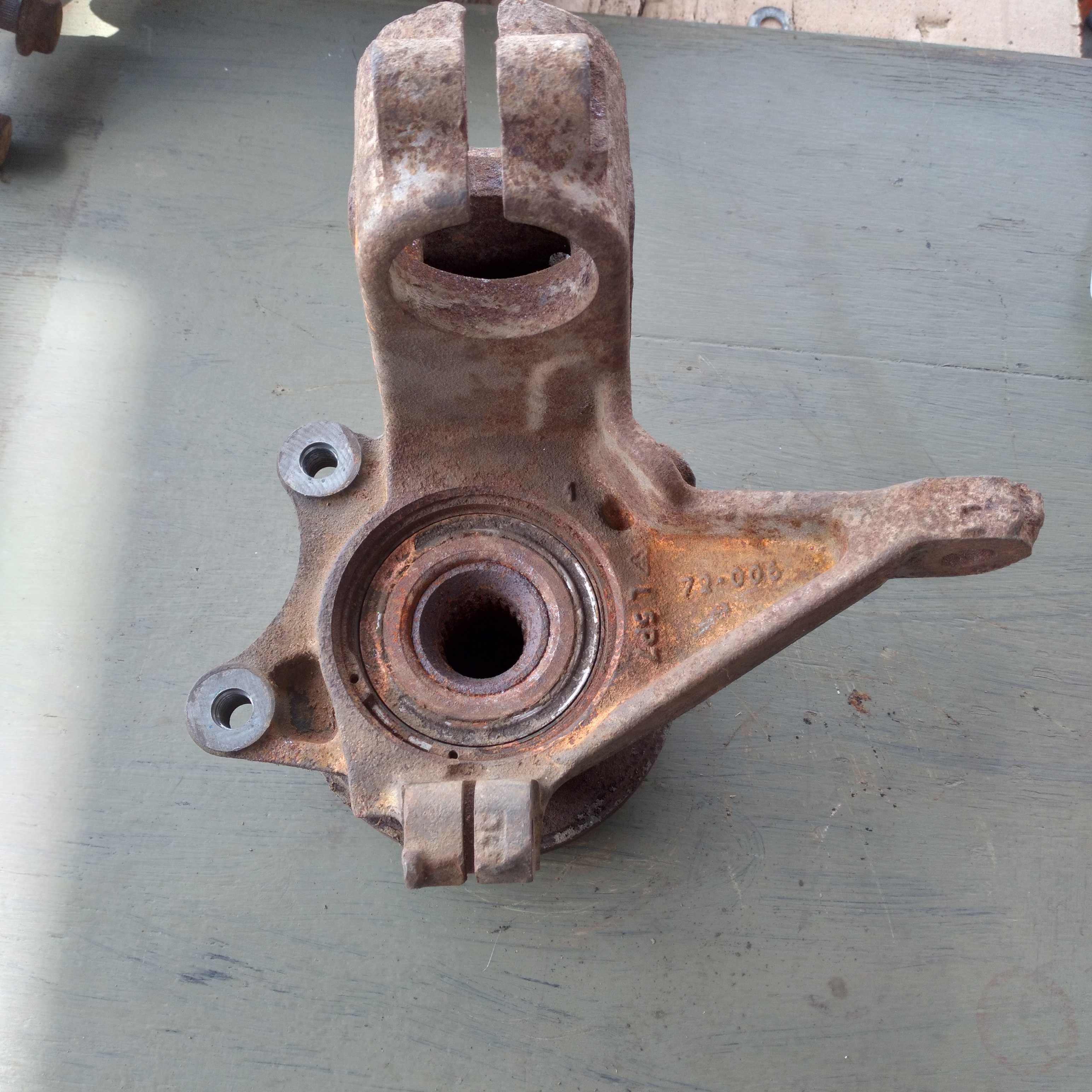 Montante dianteiro direito 206 picasso 1.6 16v 3