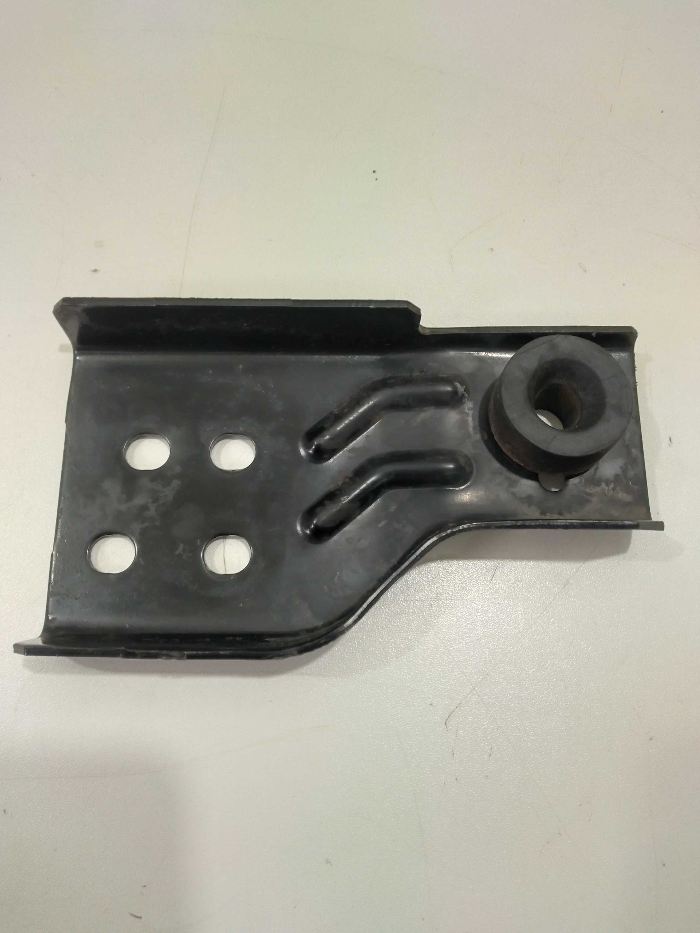 Suporte Do Radiador Inferior Esqu. Grand Siena Attrac. 2013 1