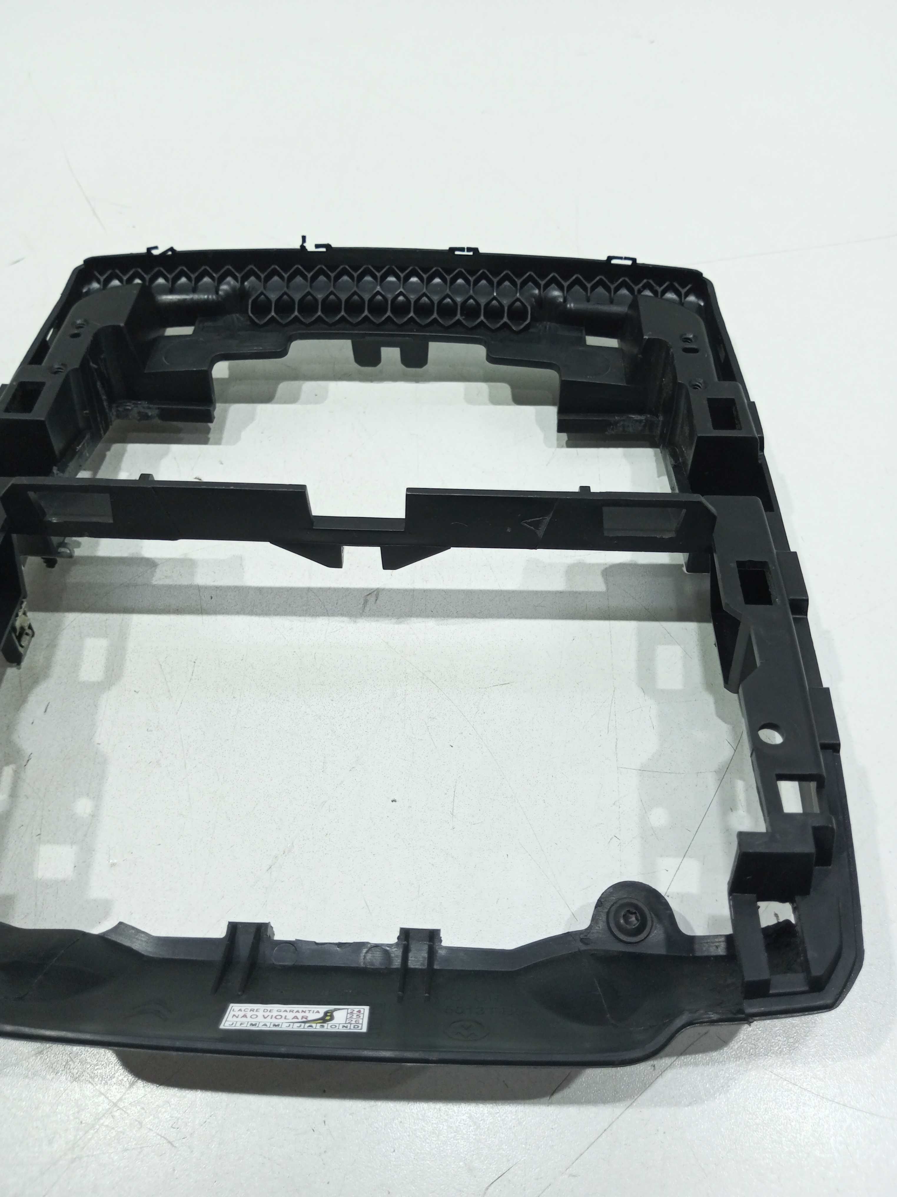 Moldura Suporte Rádio e Comando Citroen C3 2017 3