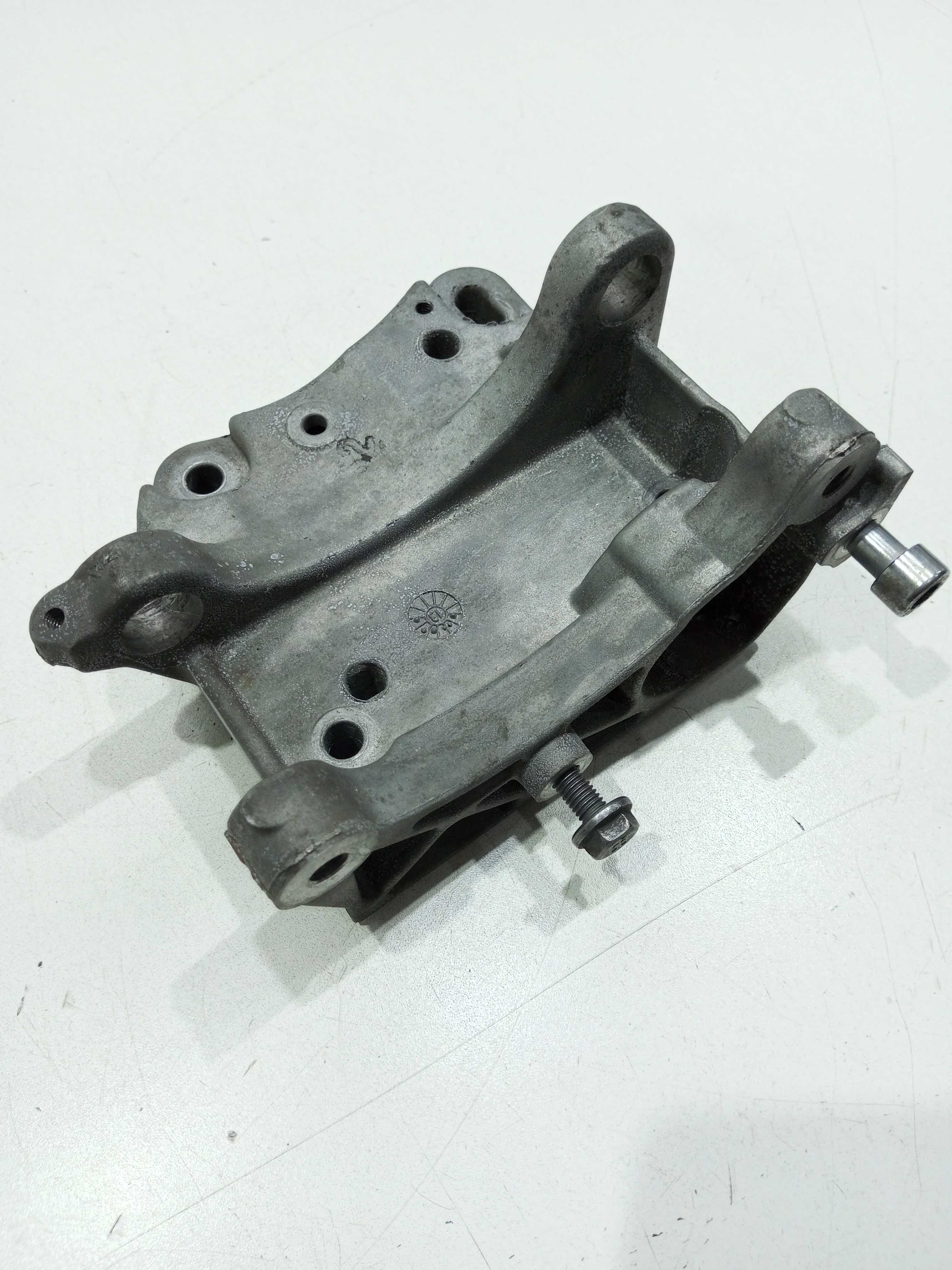 Suporte Do Alternador Citroen C3 1.6 Auto. 2014 3