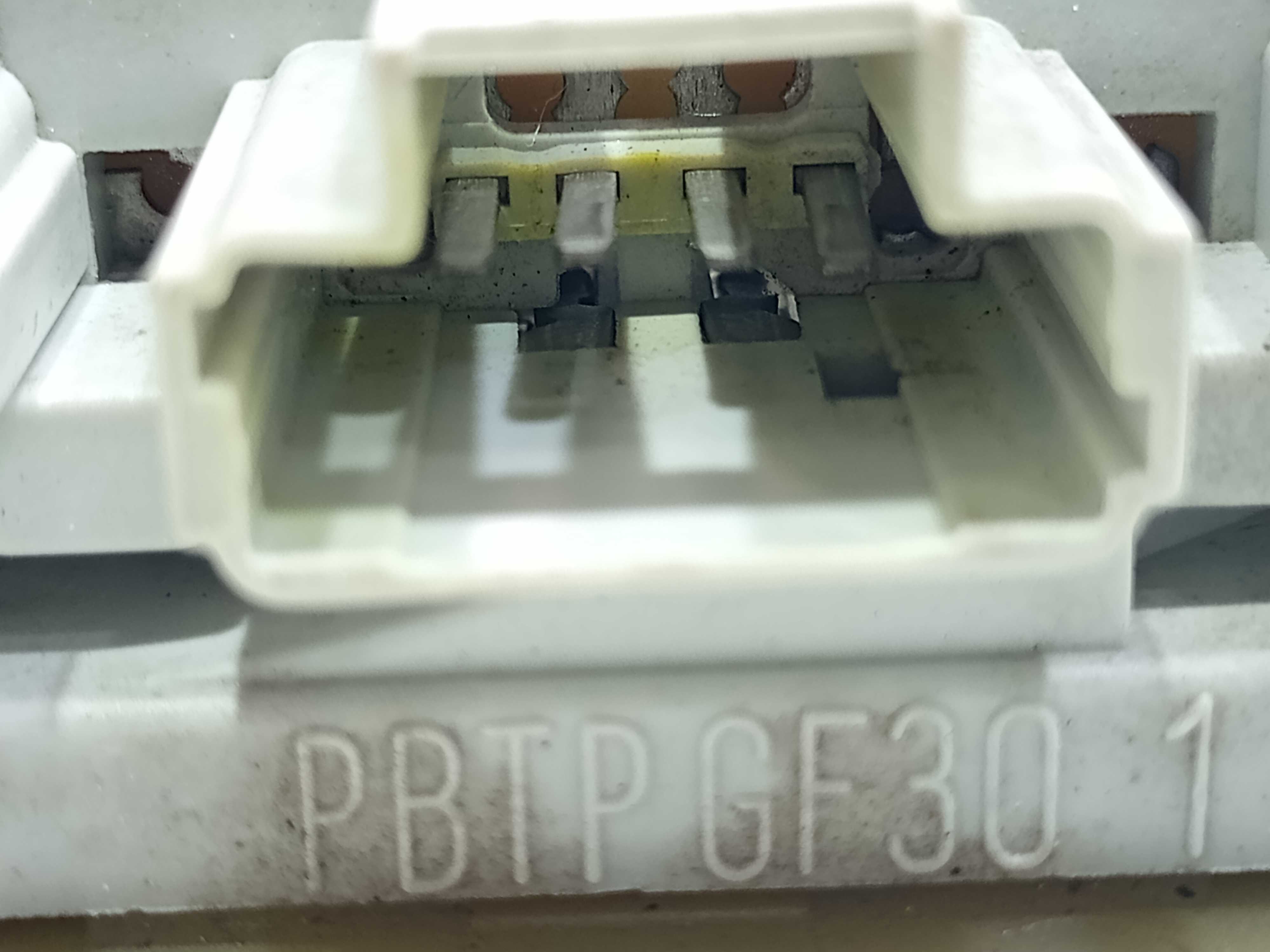 Luz De Teto Cortesia Tras Peugeot 207 2011 3