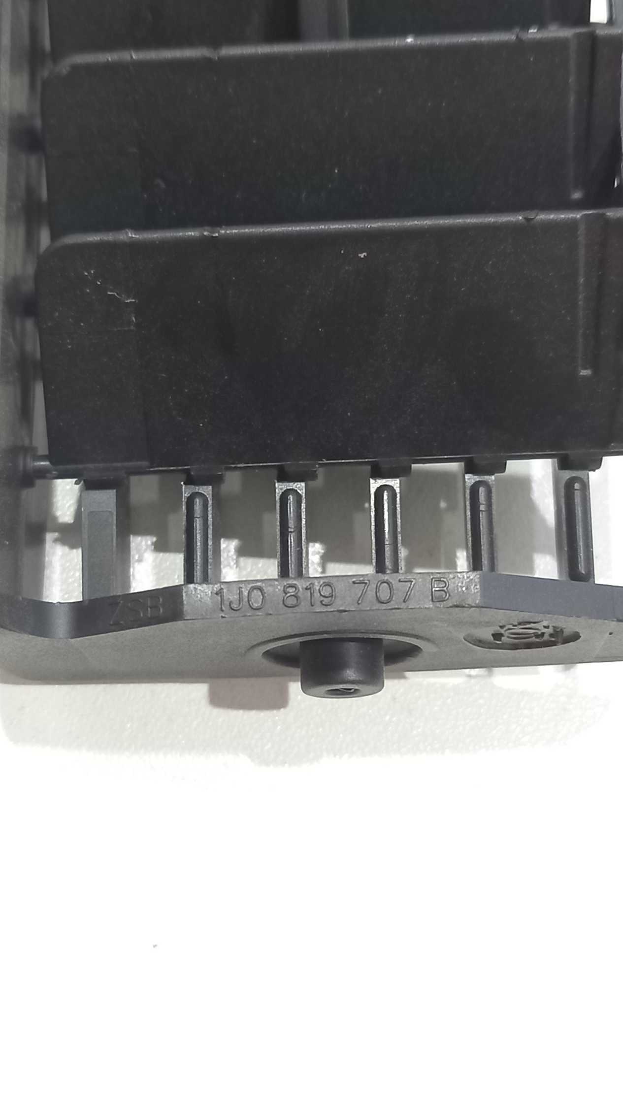 Difusor De Ar Lado Esquerdo Vw Golf 2002 4