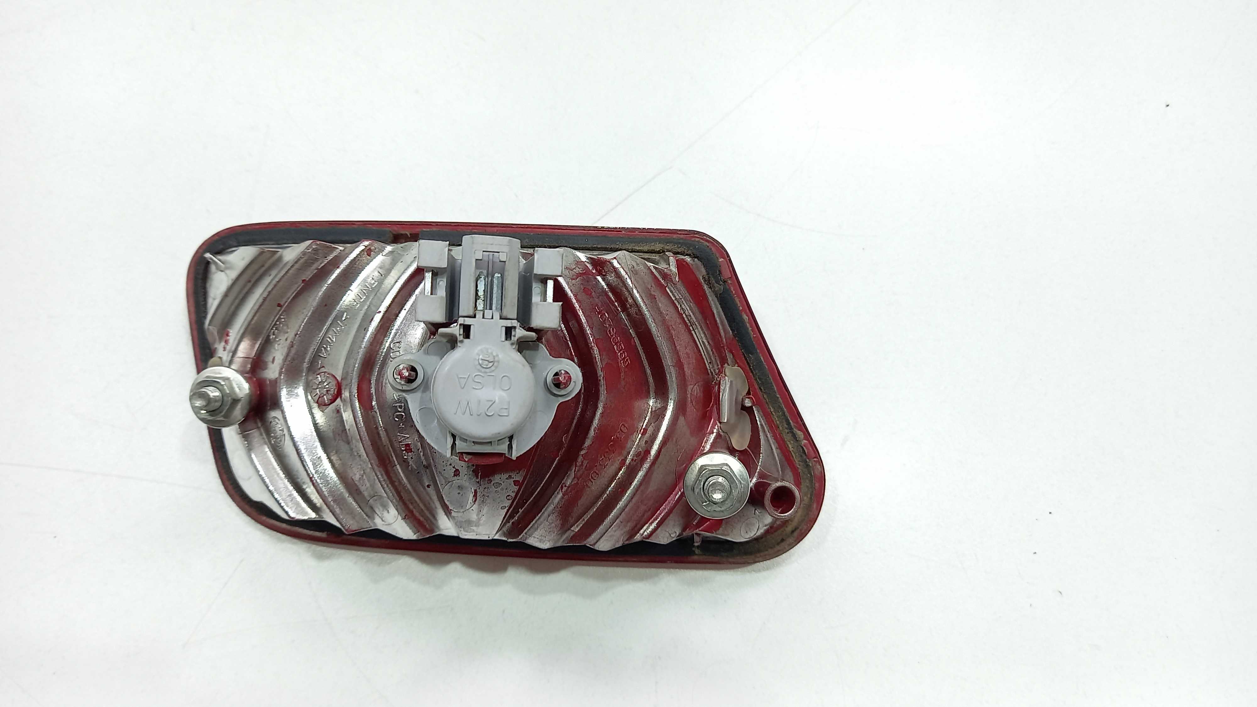 Lanterna Esquerda Da Tampa Traseira Fiat Stilo 2007 Detalhe 2