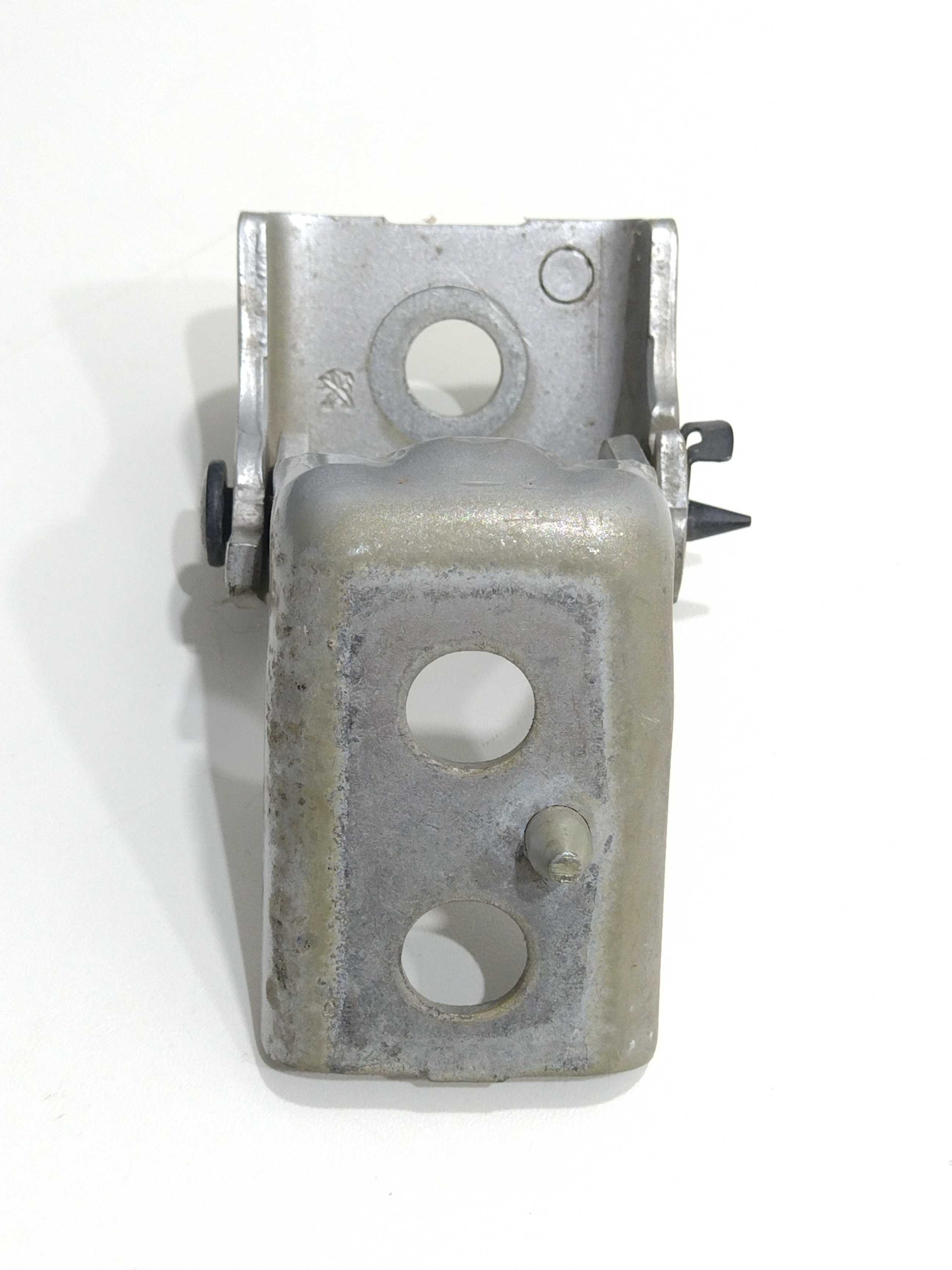Dobradiça Inferior Porta Dianteira Direita C4 Cactus 2