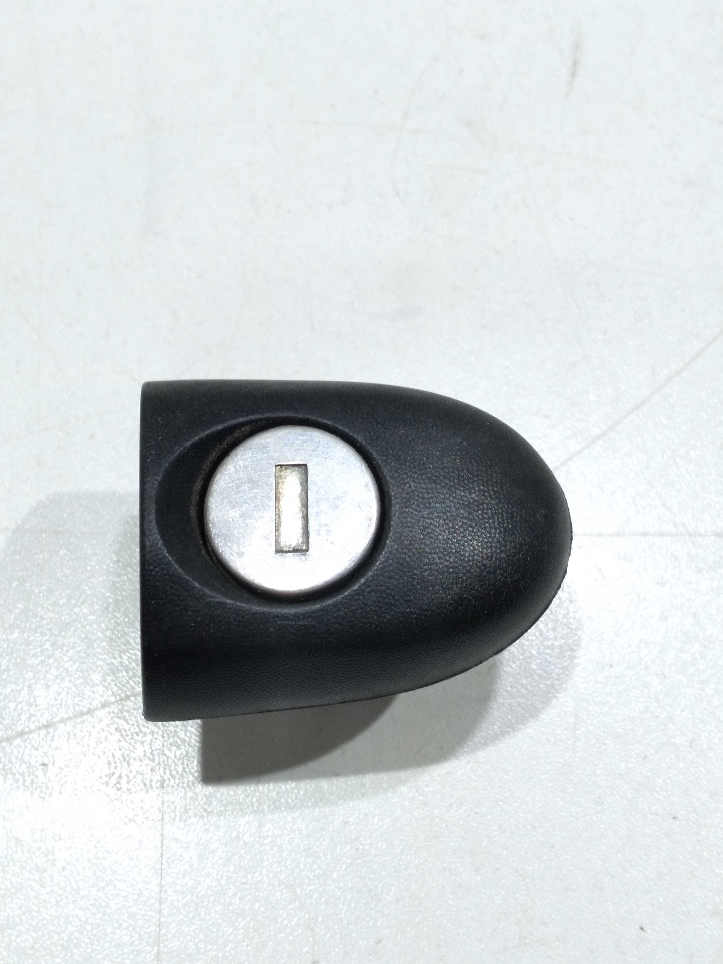 Cilindro Da Chave Porta Dianteira Esquerda Fiat Strada 2018 1