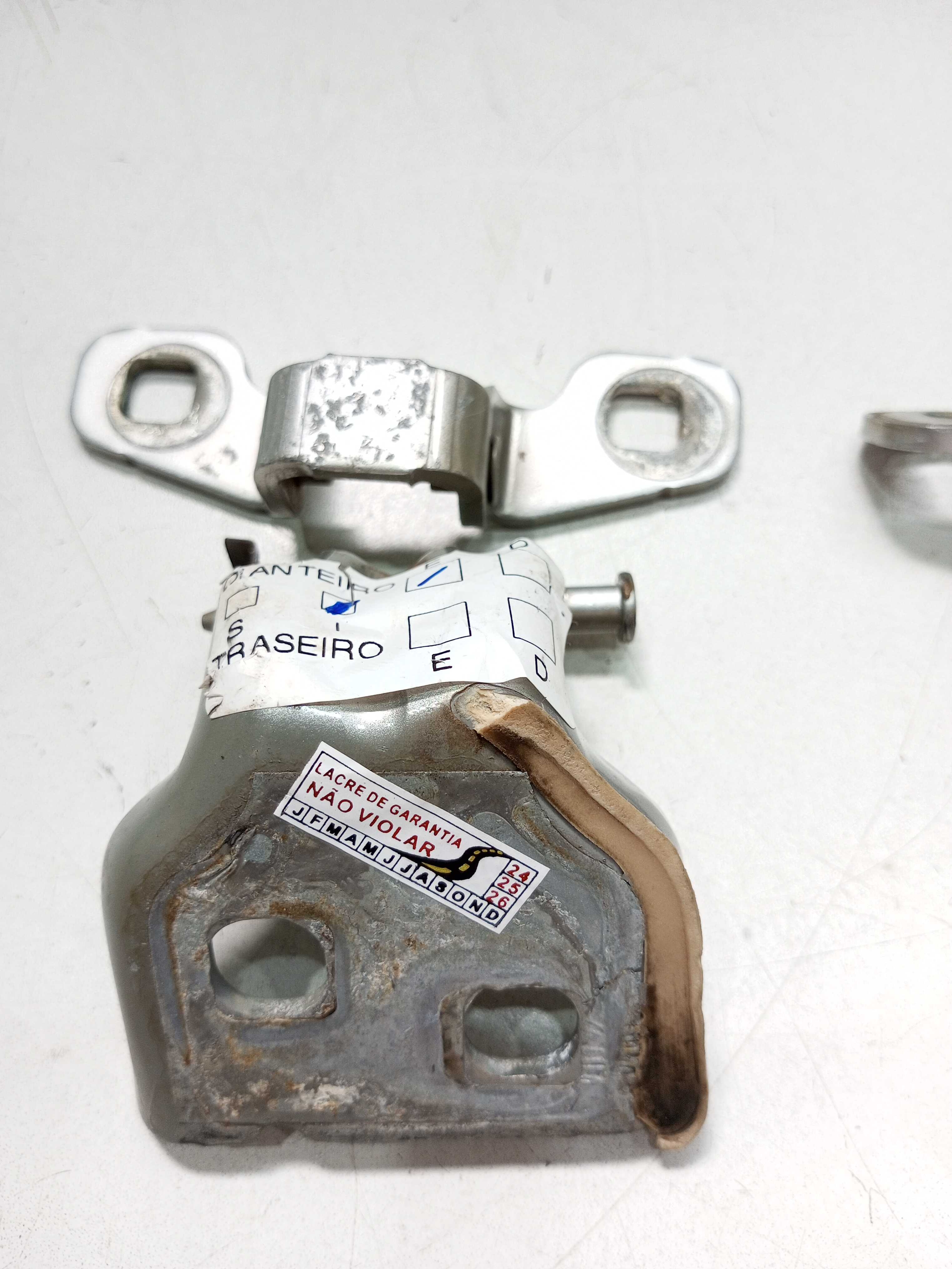 Par Dobradiças Porta Dianteira Esquerda Renault Duster 2014 3