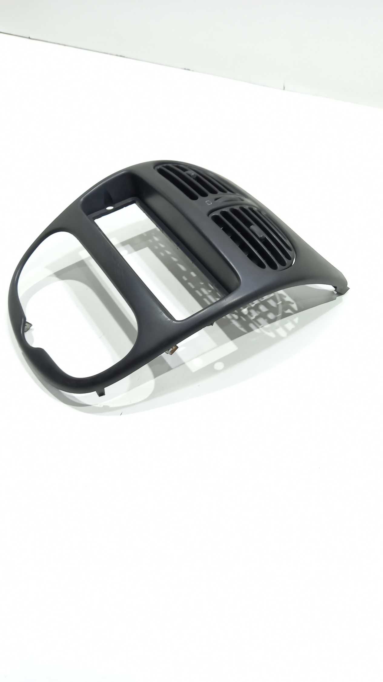 Moldura Do Painel Central  Peugeot 206 2001 Detalhes 1