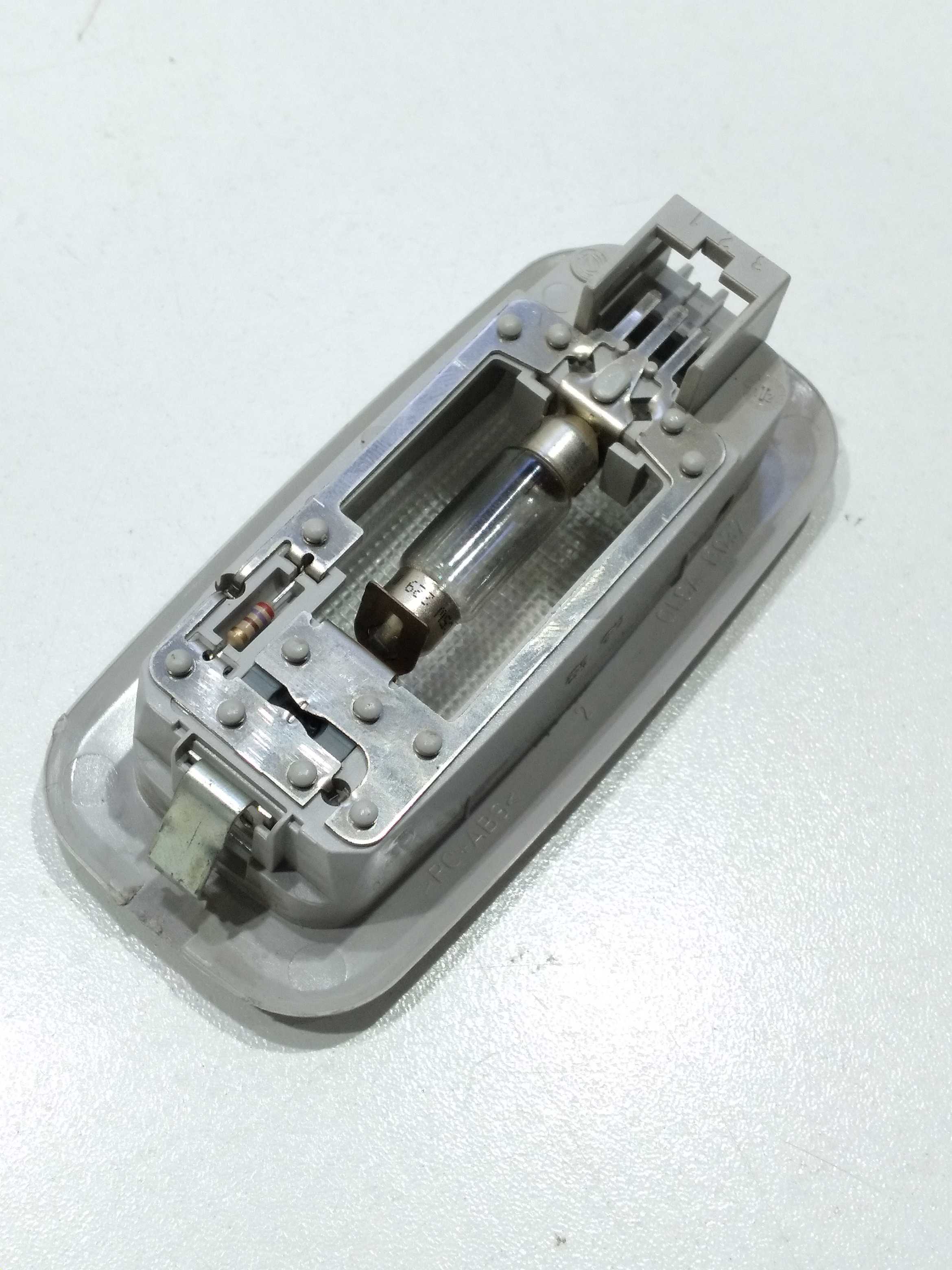 Luz De Teto Lateral Esquerda Fiat Siena Essenc 1.6 Dl 2013 4
