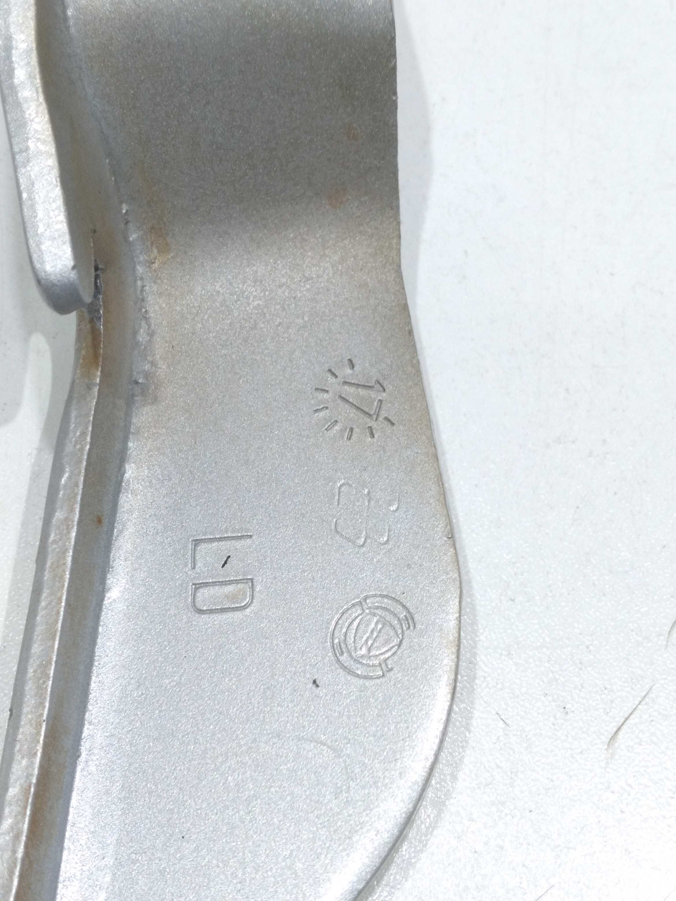 Dobradiça Direita Do Capô Fiat Strada Hard Working 1.4 2018 2