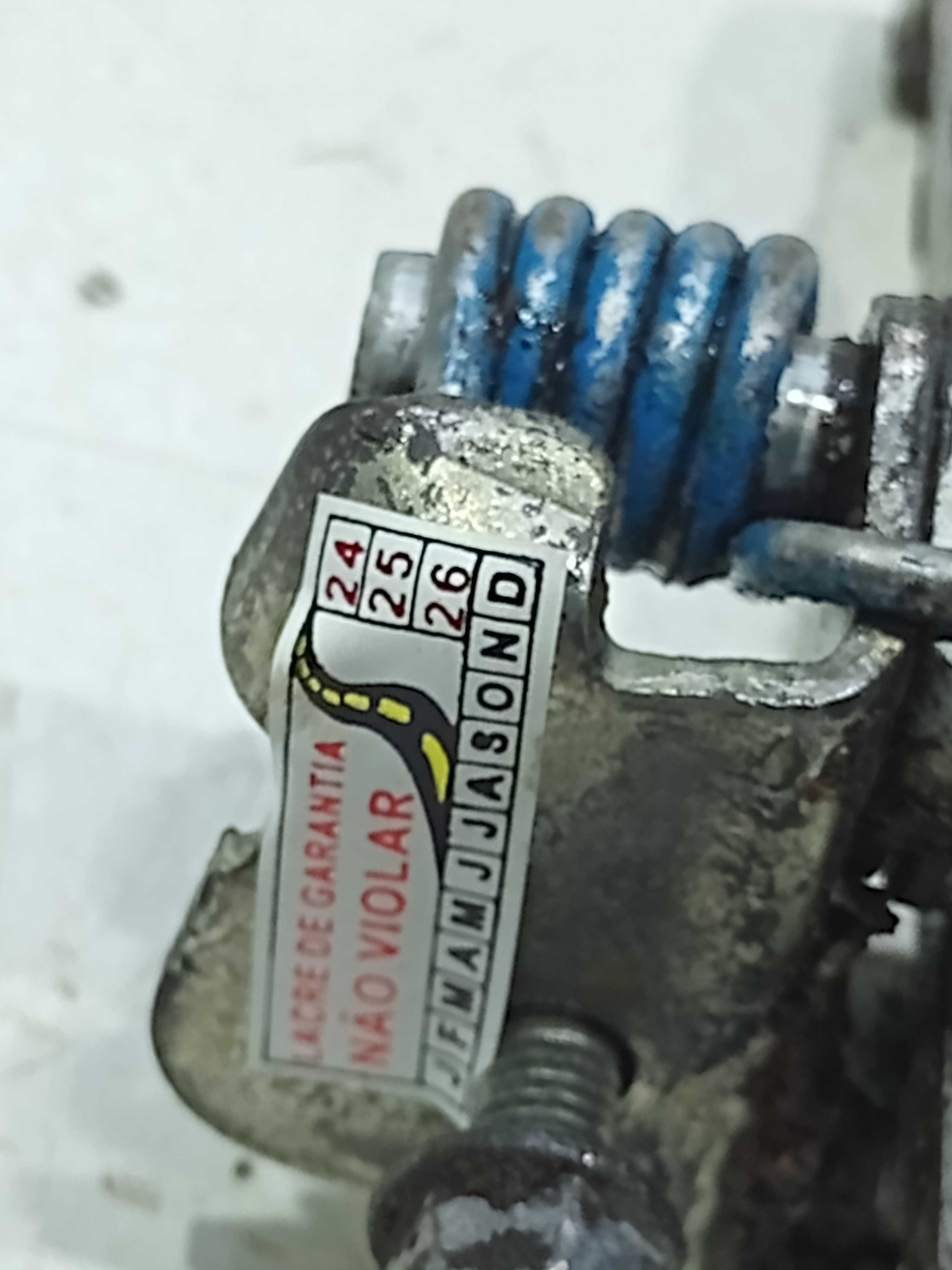 Limitador Porta Dianteira Direita Renault Sandero 2013 2
