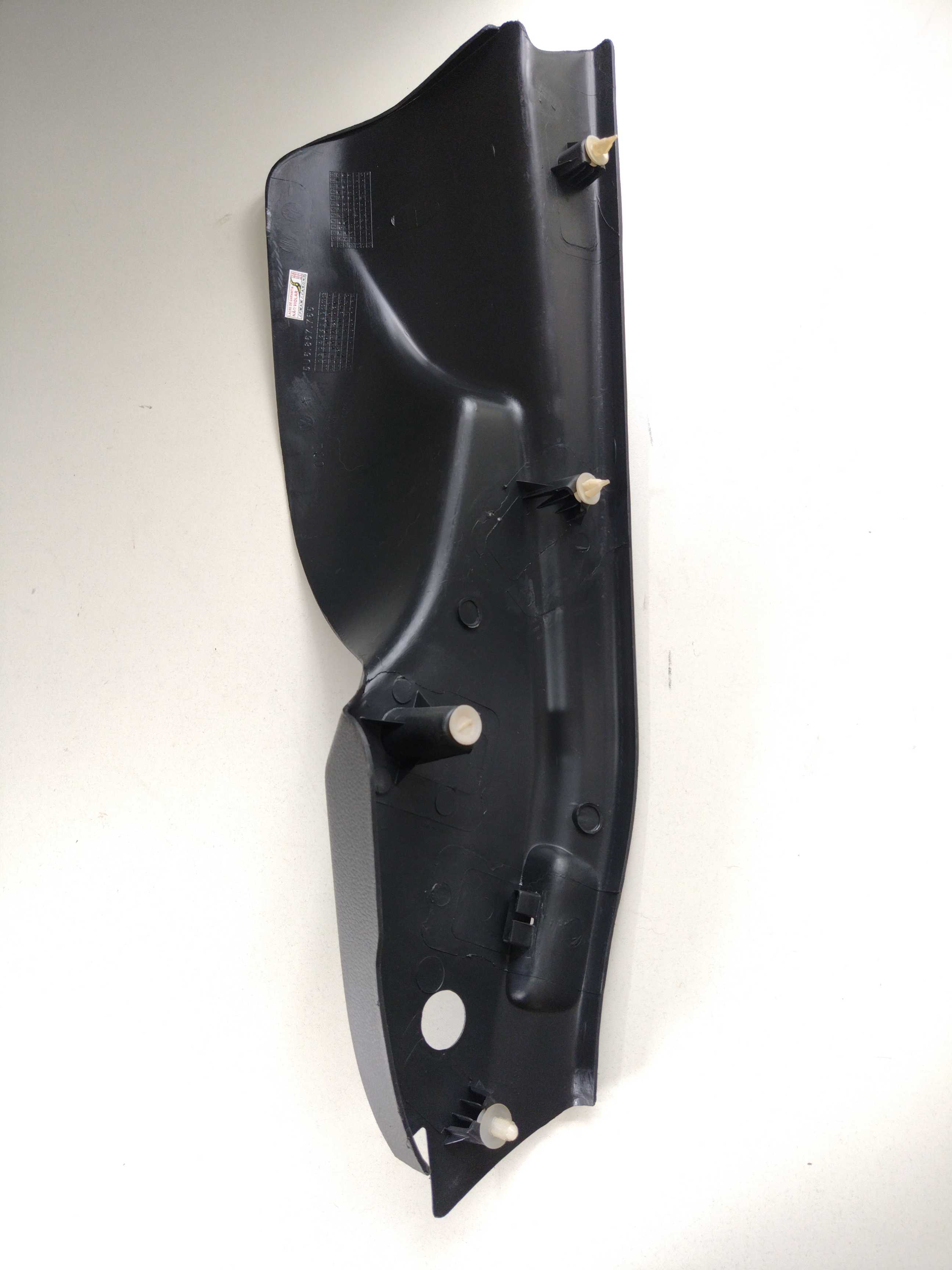 Moldura Coluna Traseira Esquerda Voyage 2012 5u6867765 2