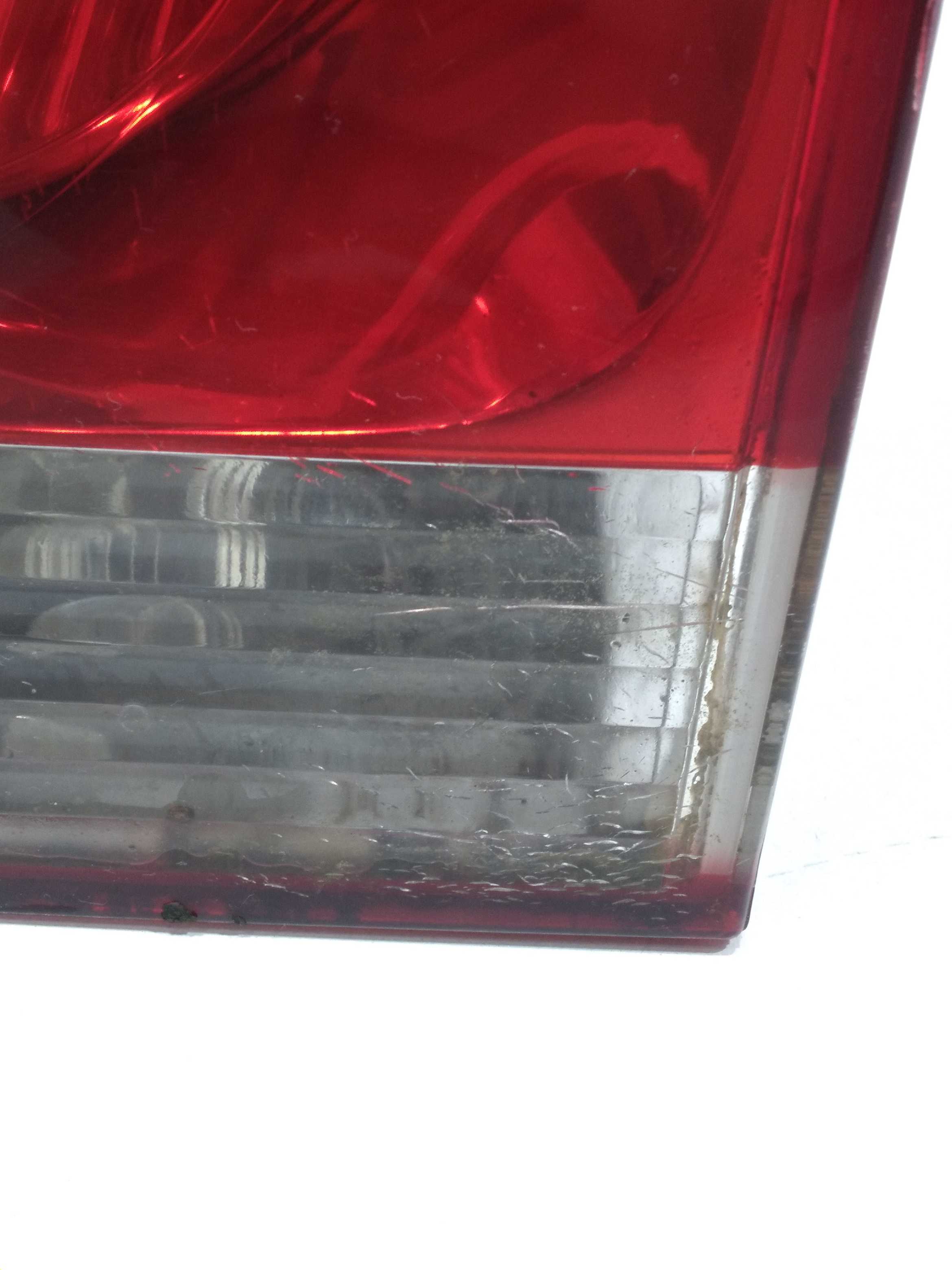 Lanterna Lado Dir. Da Tampa Traseira Vw Touareg 4.2 V8 2005 2
