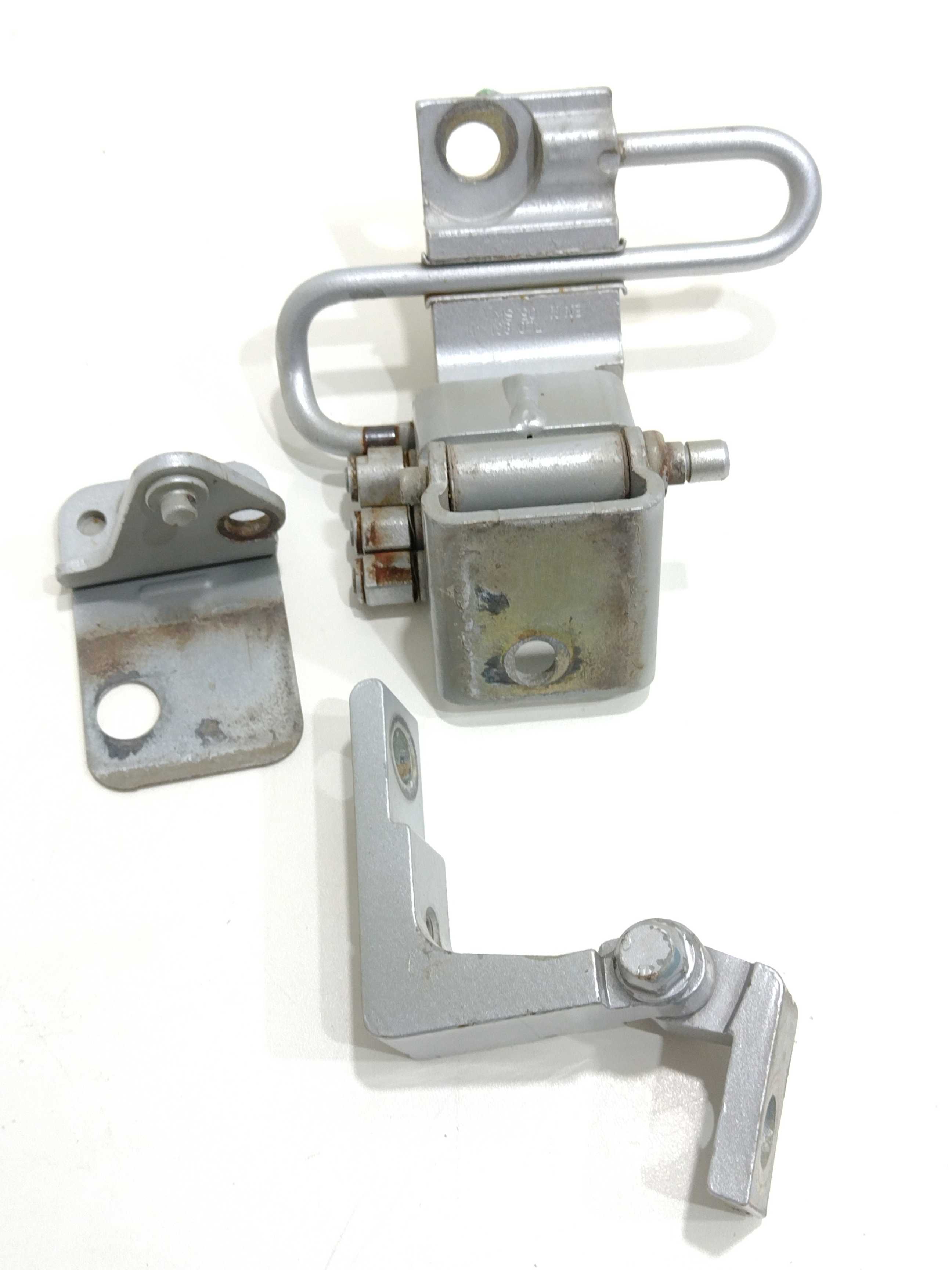 Dobradiça Porta Dianteira Esquerda Touareg 2005 Vw 1