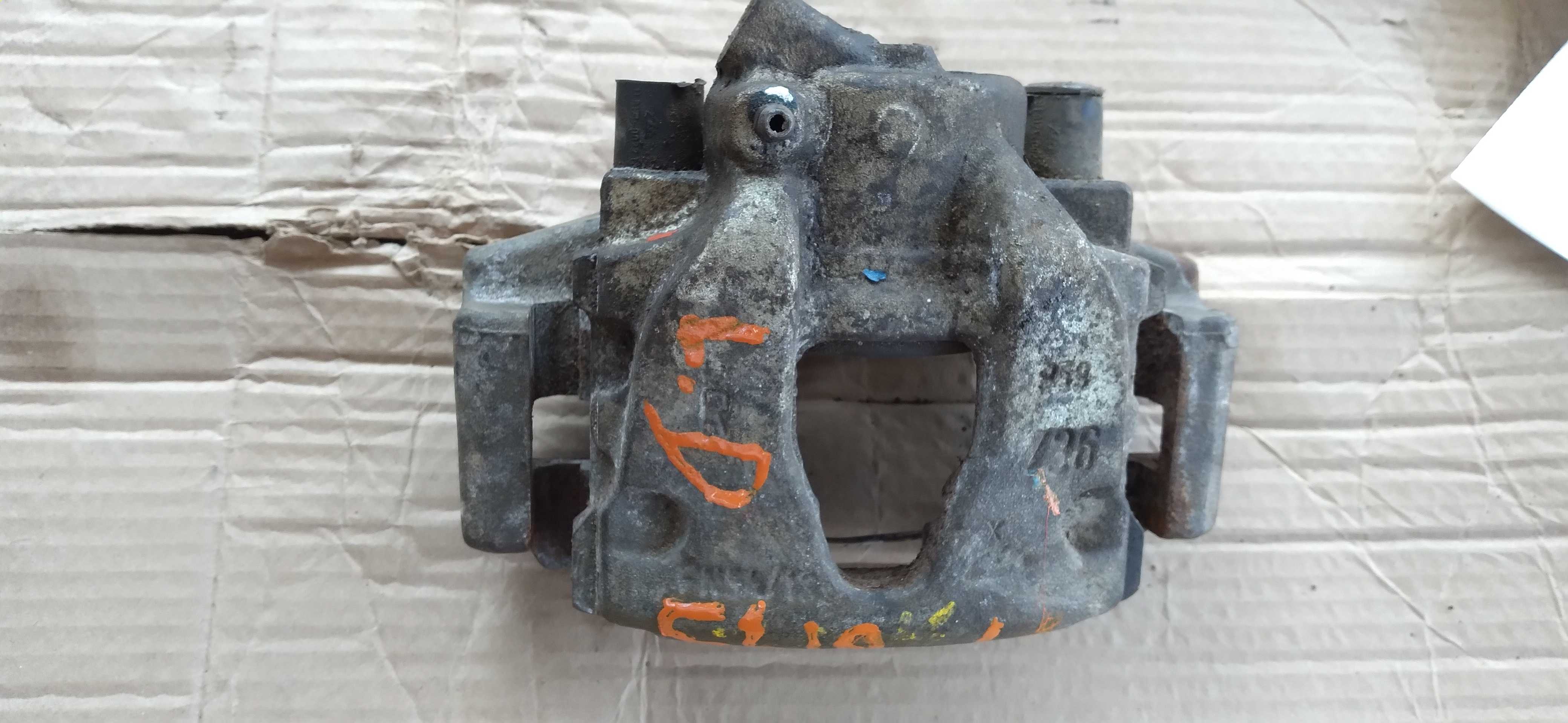 Pinca de freio dianteiro direito clio 1.6 4