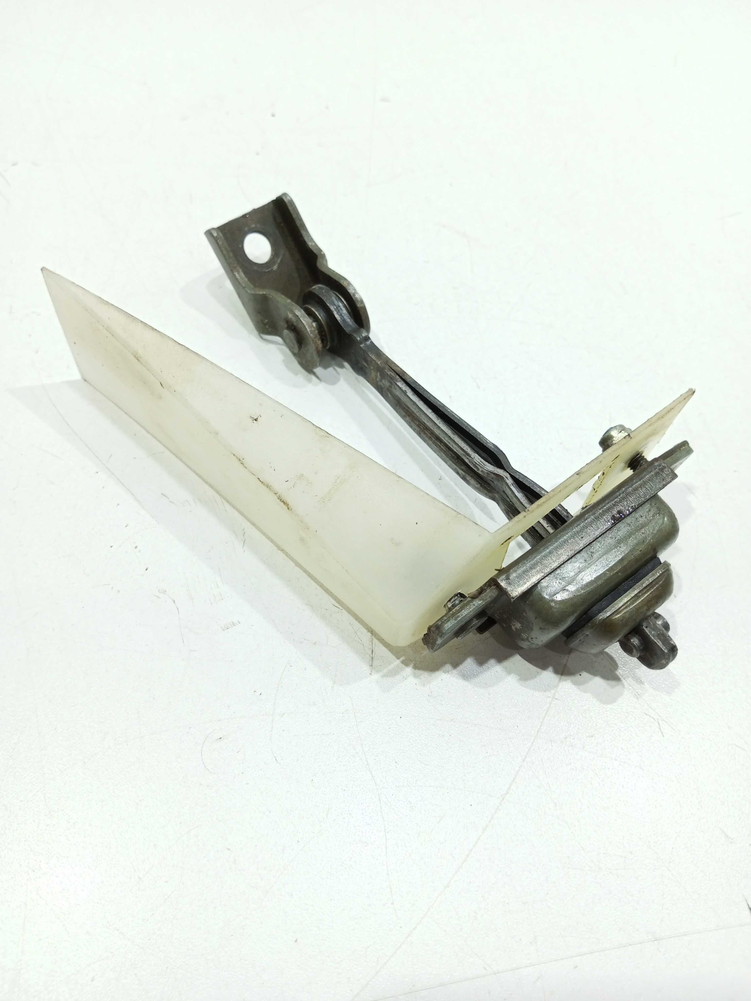 Limitador Porta Traseira Esquerda Ford Mondeo 1997 5