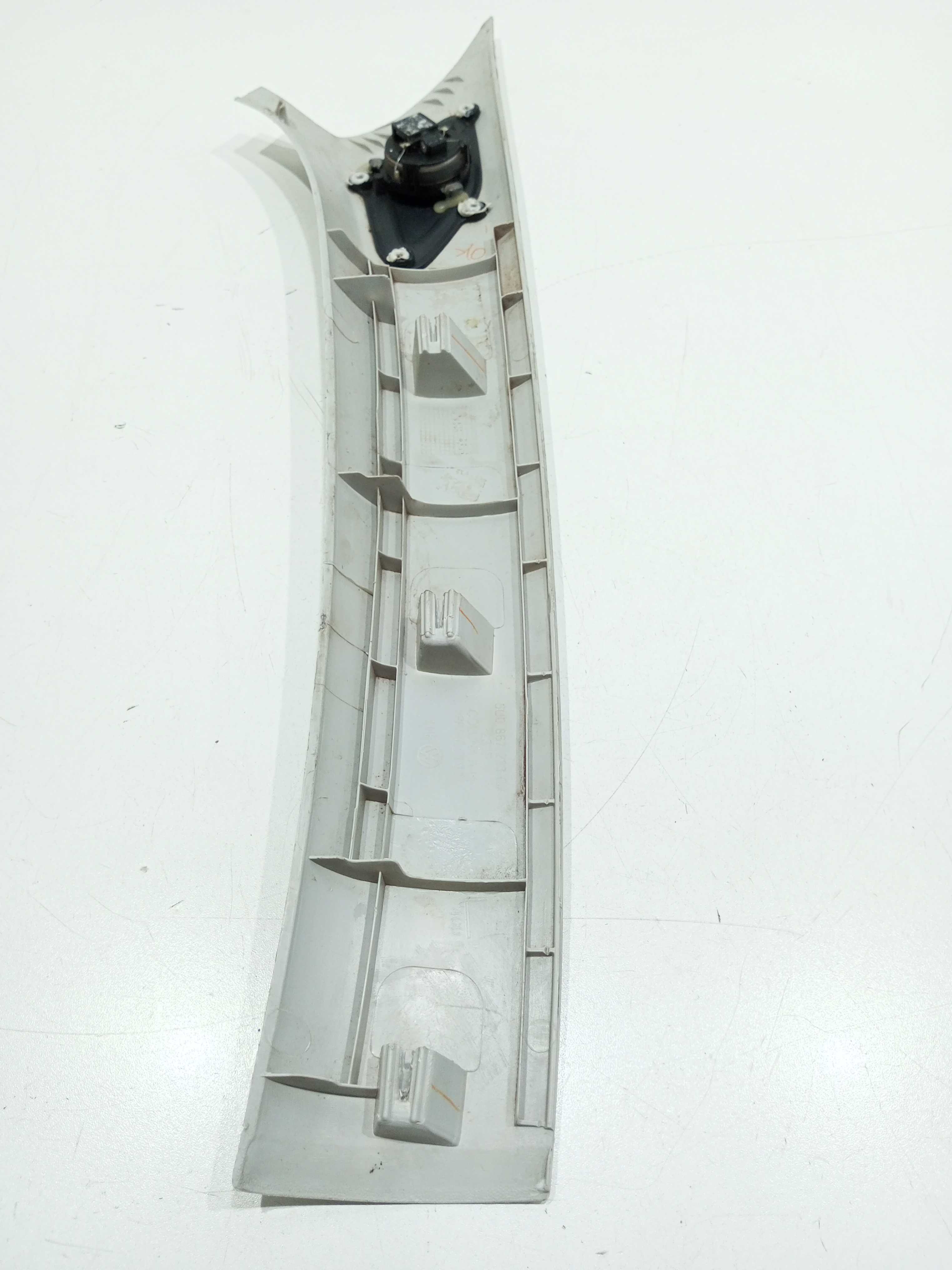 Moldura Lado Esquerdo Parabrisa Volkswagen Voyage G8 2019 4
