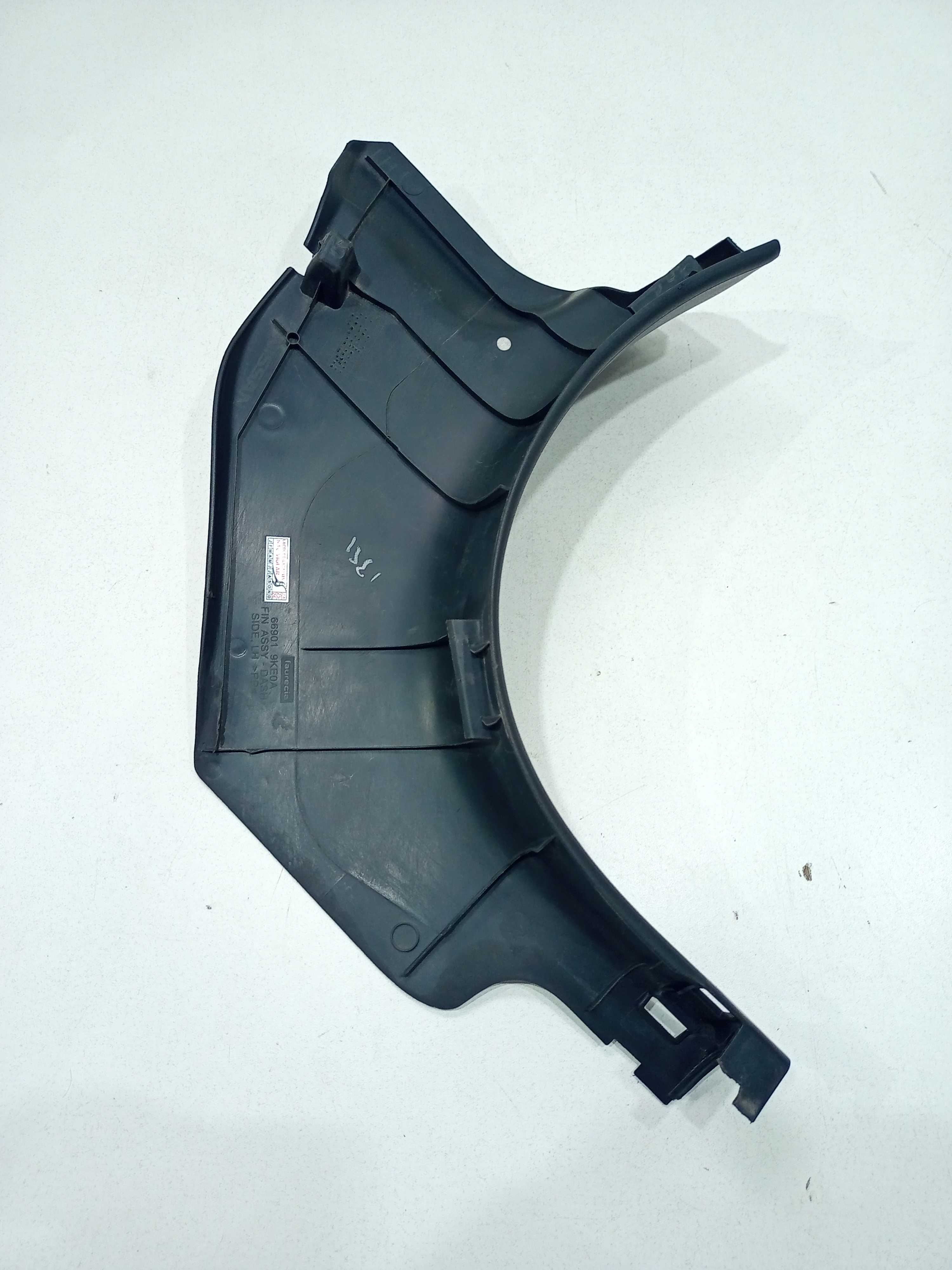 Soleira Dianteira Esquerda Nissan Versa 2019 3
