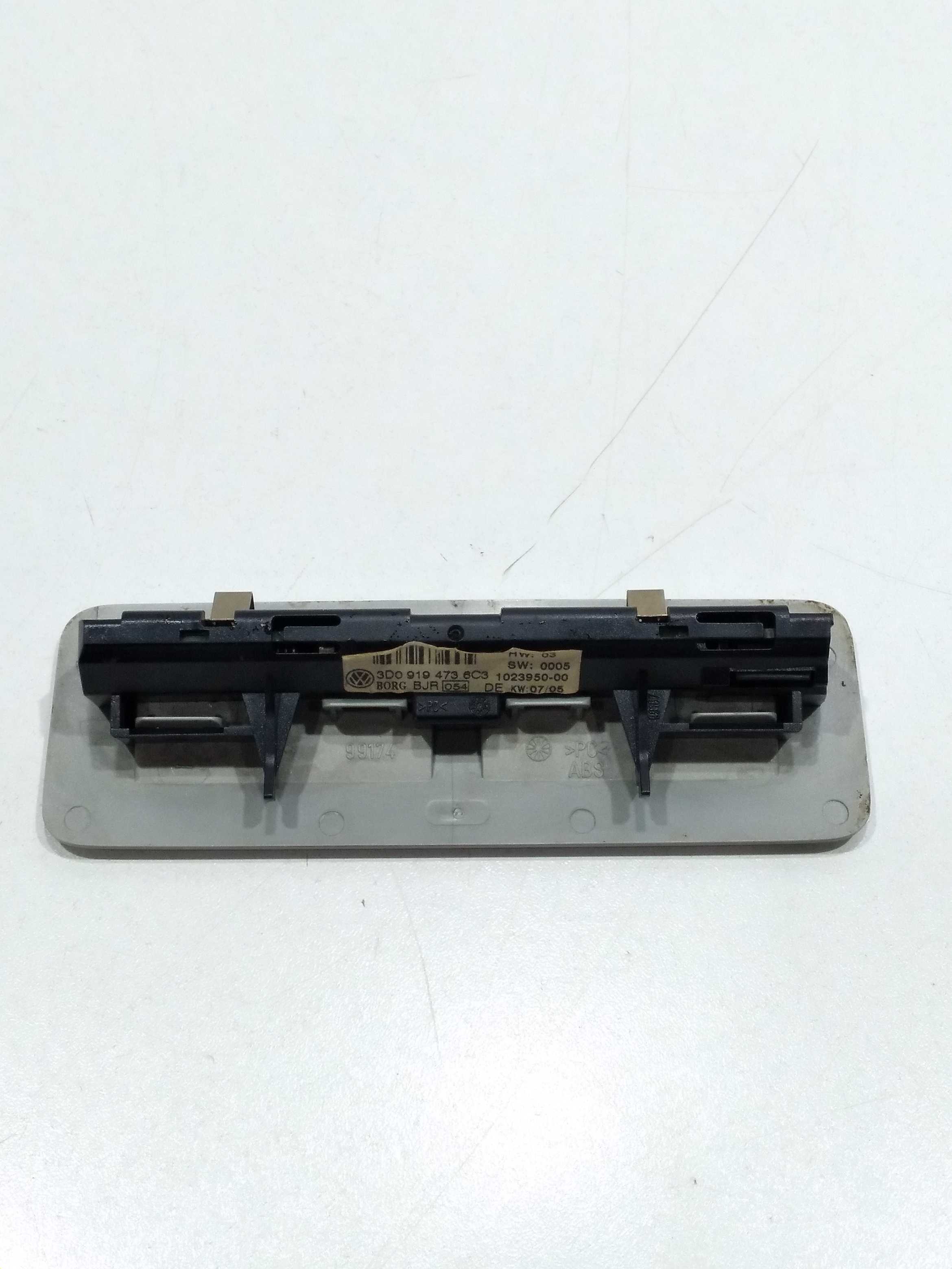 Painel Monitor Sensor De Estacionamento Vw Touareg 4.2 2005 3