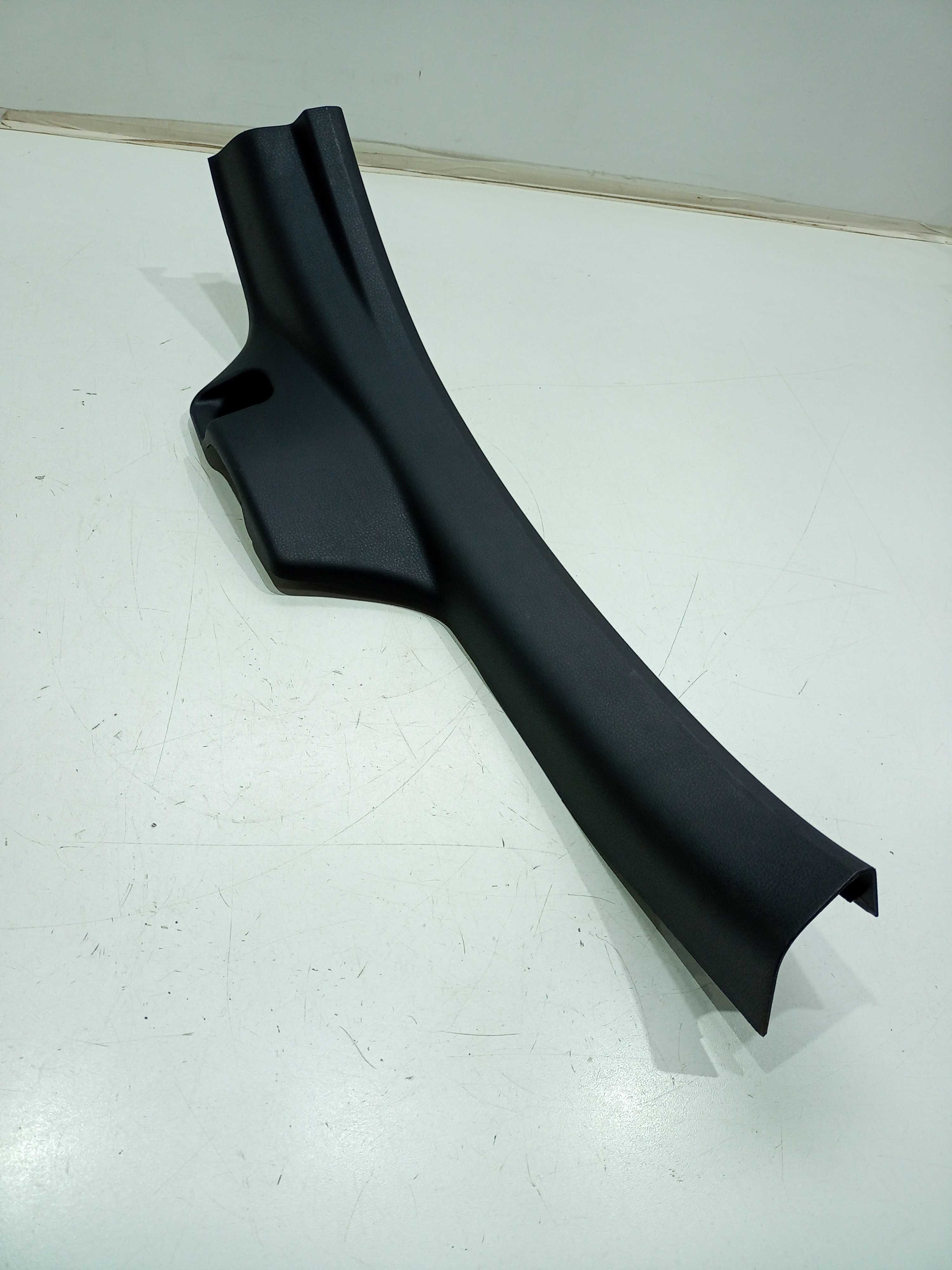Soleira Traseira Esquerda Nissan Versa 1.6 S 2019 Preto 2