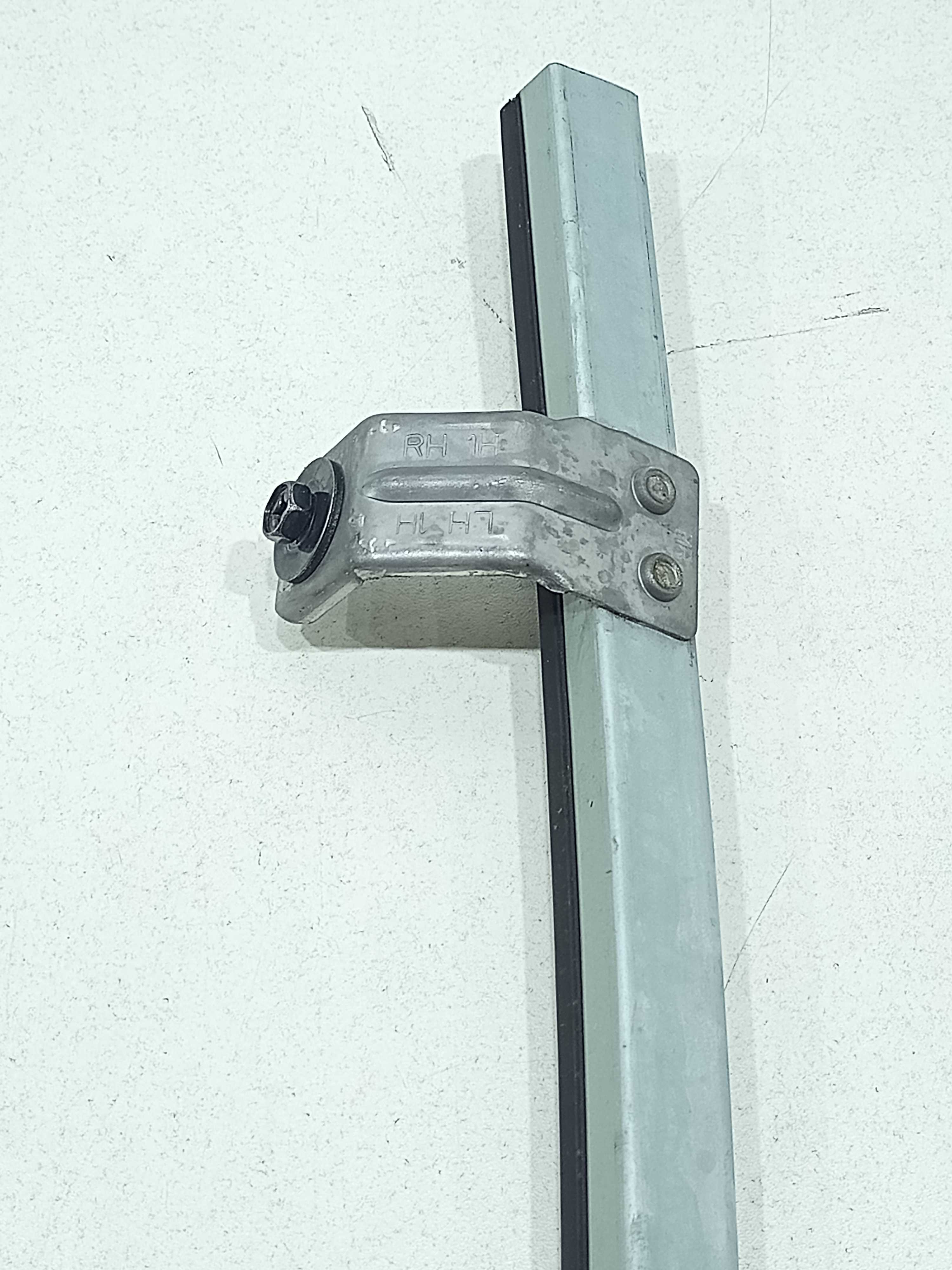 Trilho Guia Vidro Dianteiro Direito Nissan Versa 2019 2