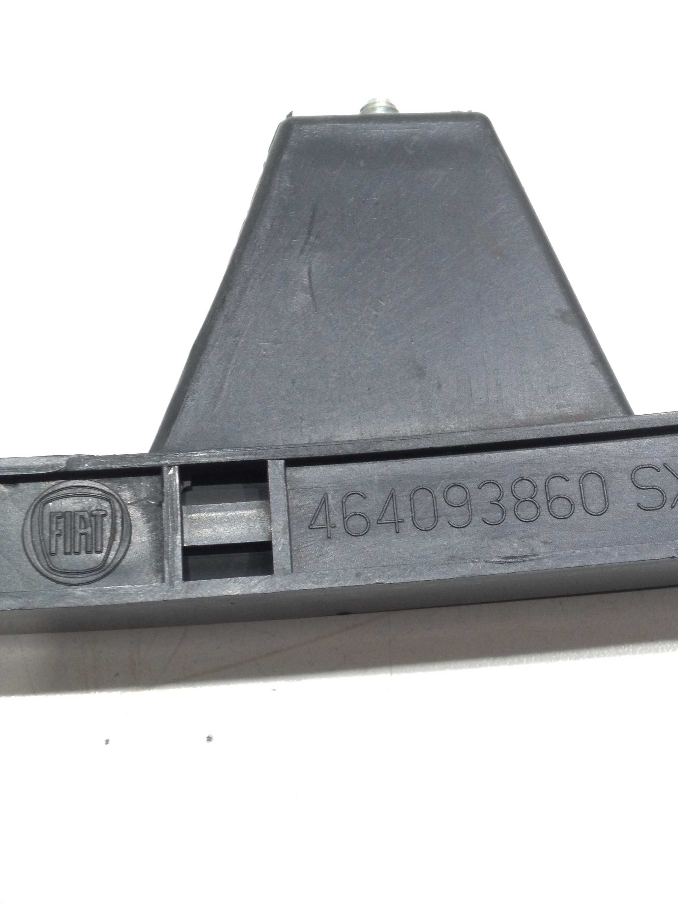 Guia Do Vidro Porta Dianteira Esquerda Fiat Strada 2018 3