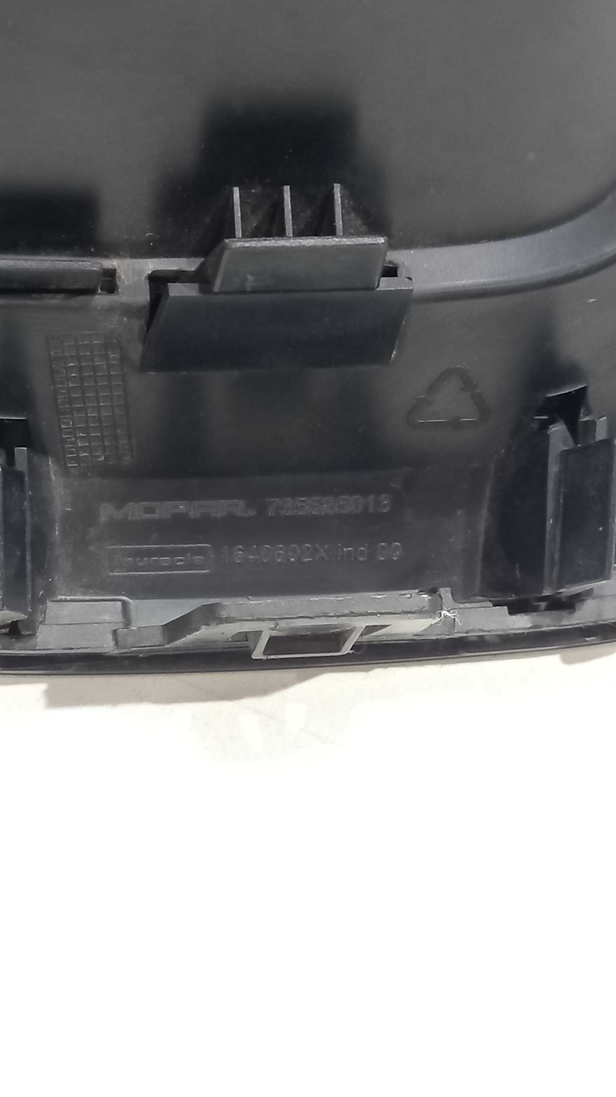 Moldura Farol Milha Direito Jeep Renegade 2016 6
