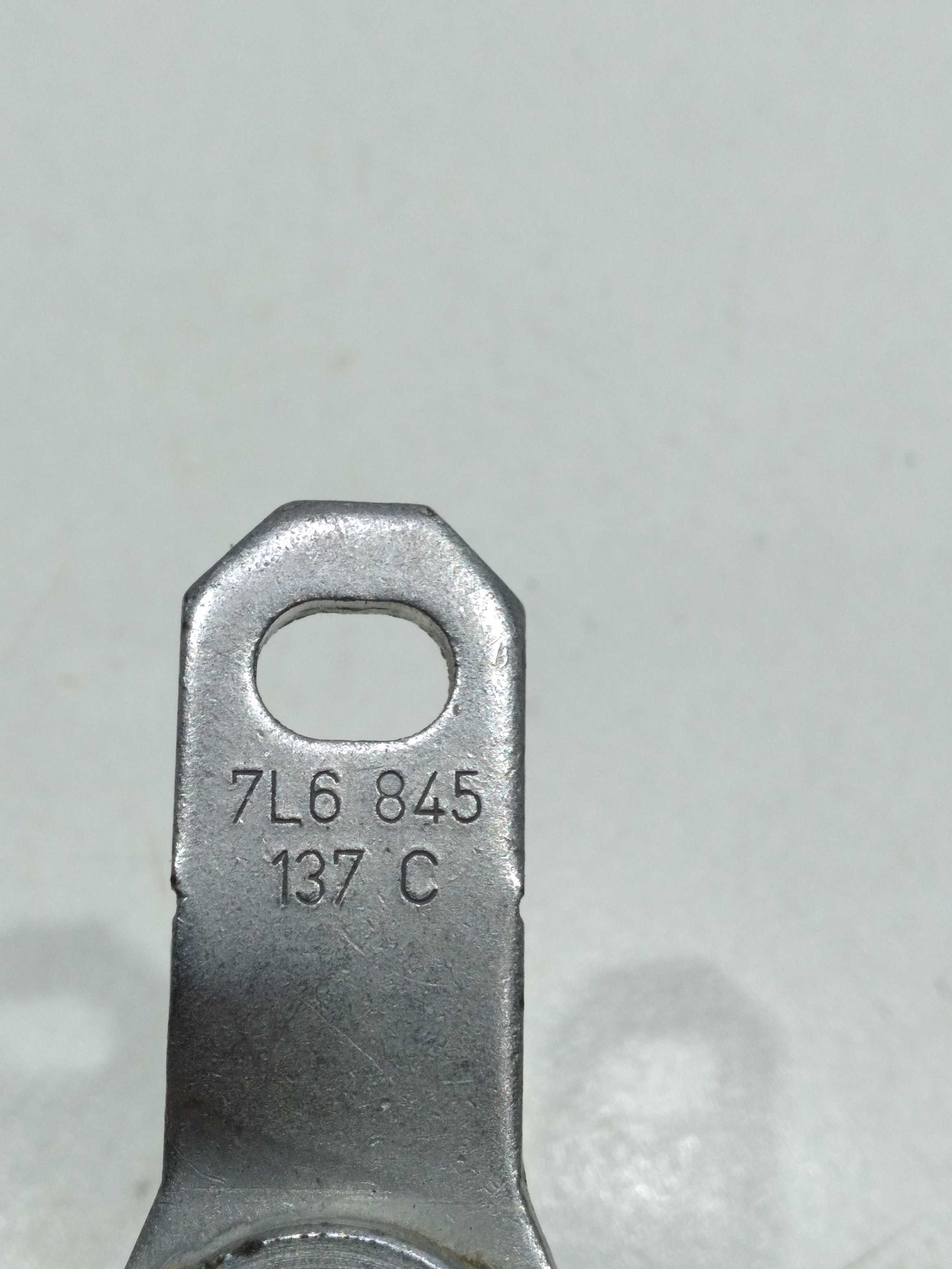 Trava Batente Vidro Traseiro Vw Touareg 4.2 V8 2005 2