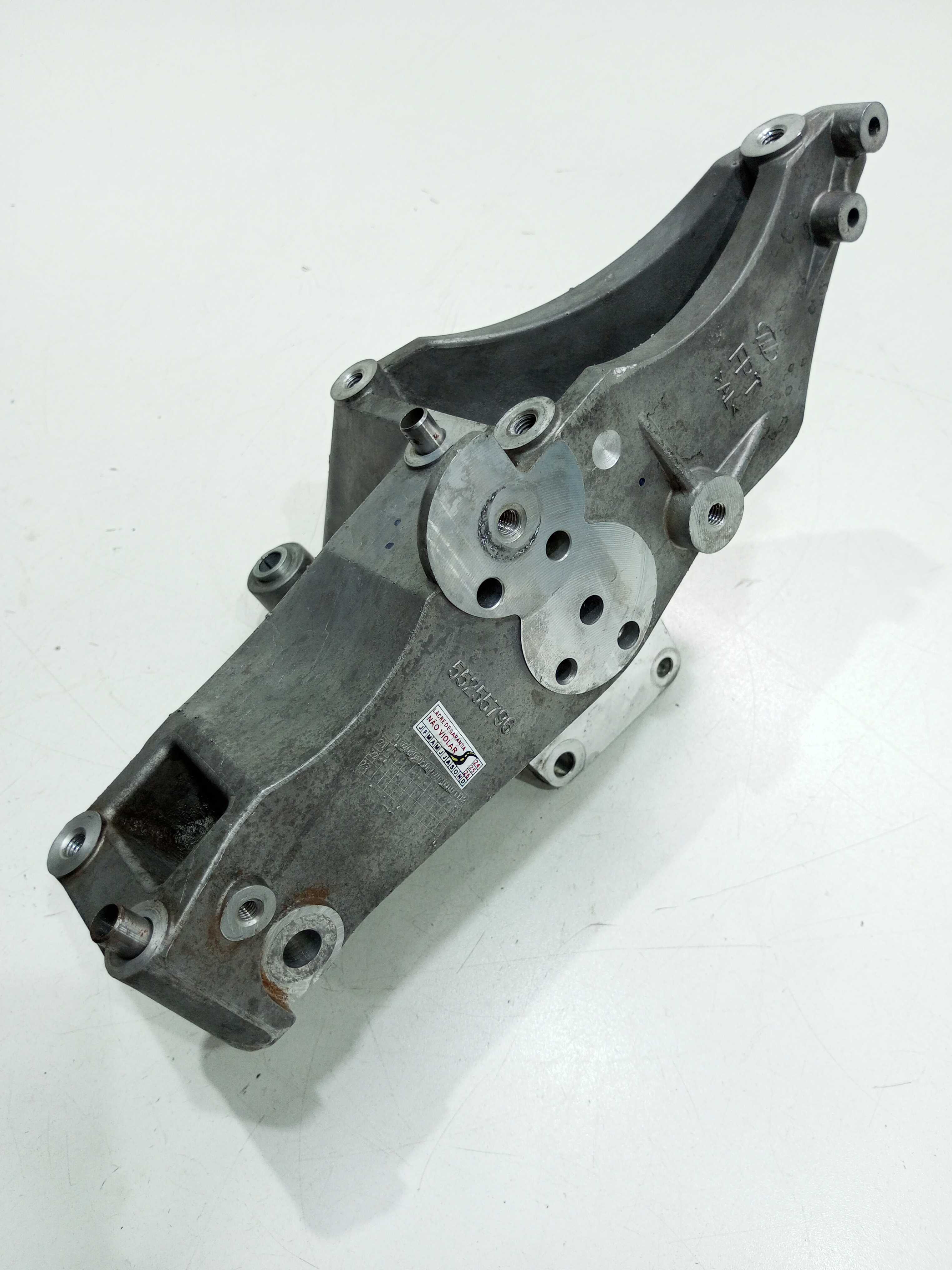 Suporte Do Compressor De Ar Fiat Strada 1.4  2022 2