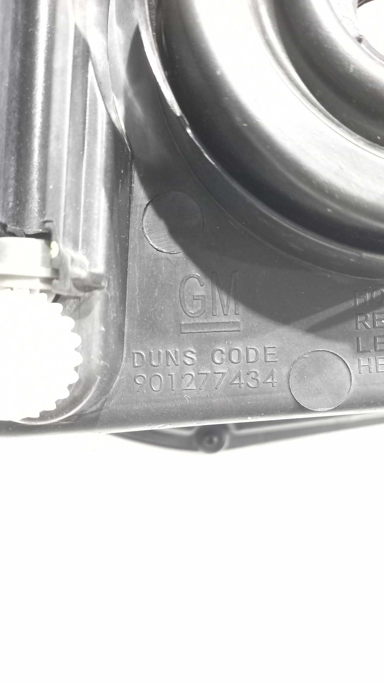 Farol Cromado Esquerdo Gm Onix 2013 – 2016 Original Detalhe 6