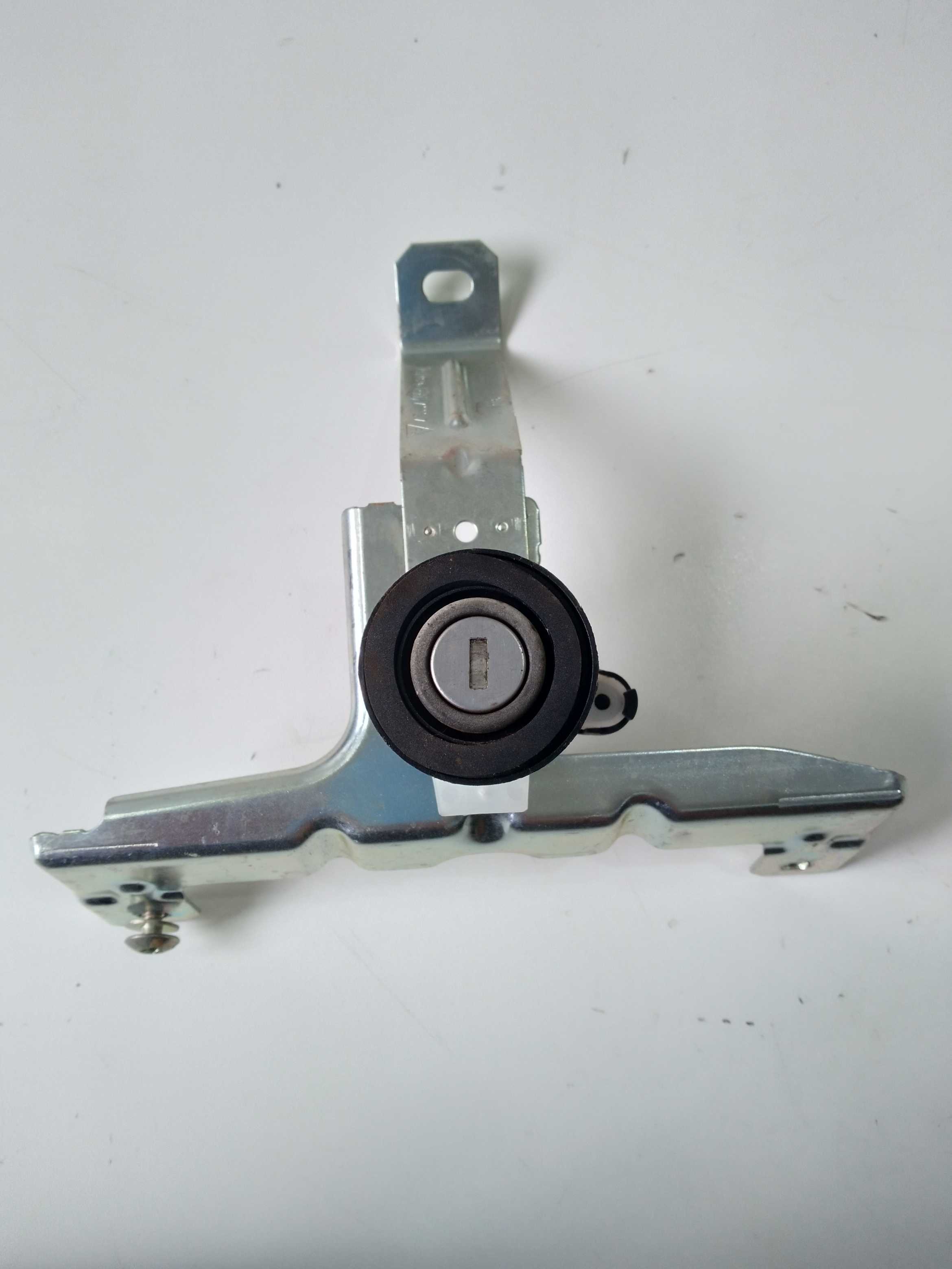 Miolo Tampa Traseira Fiat Grand Siena Attrac. 1.4 2013 1