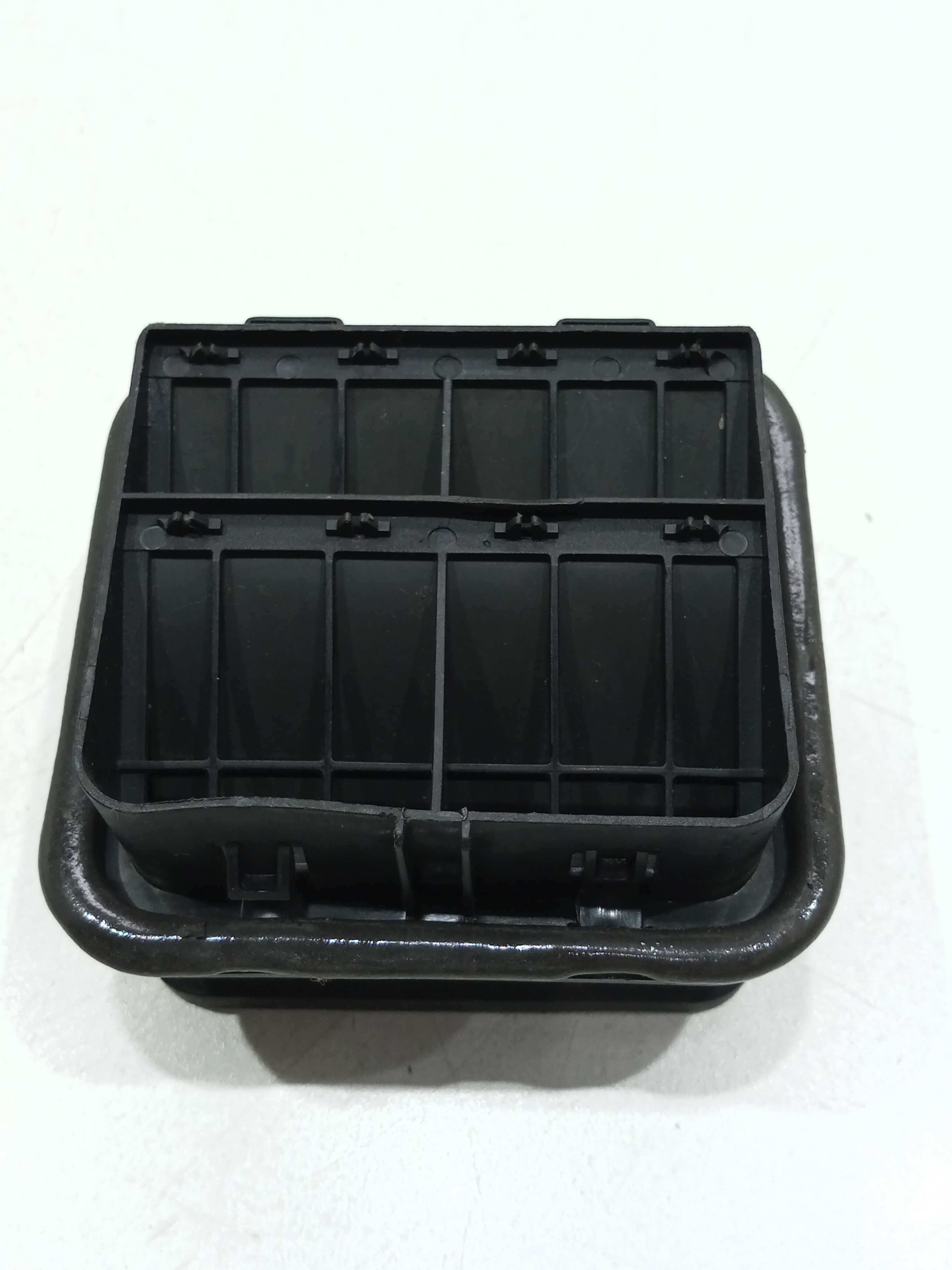 Difusor De Ar Traseiro Carroceria Fiat Siena 2011 1